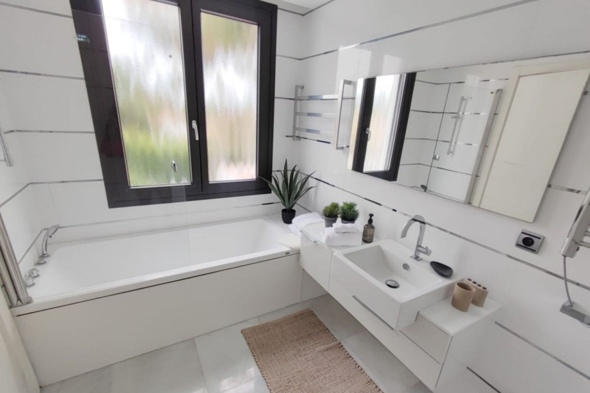 Resale - House - Detached Villa - Marbella - Nueva Andalucia