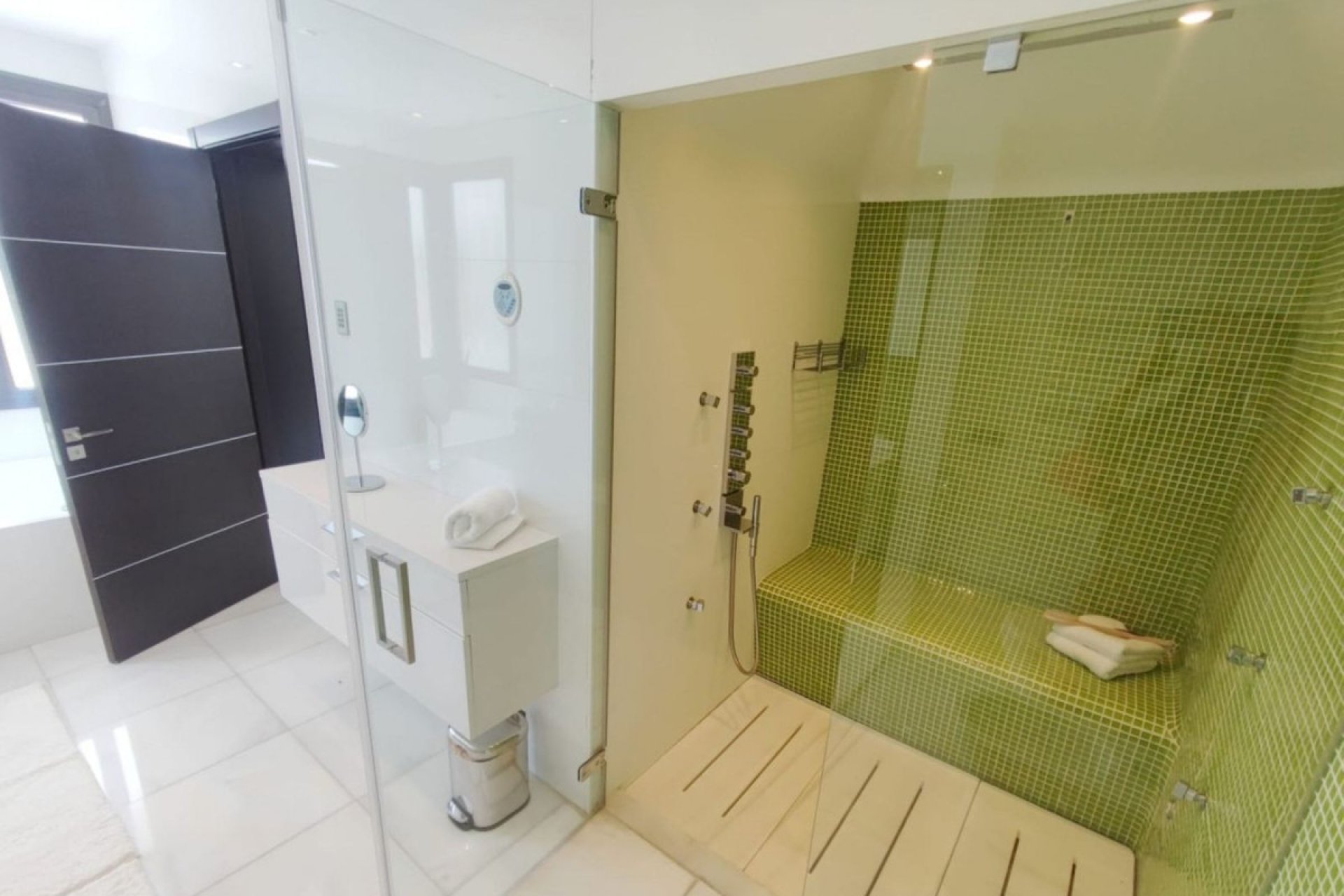 Resale - House - Detached Villa - Marbella - Nueva Andalucia