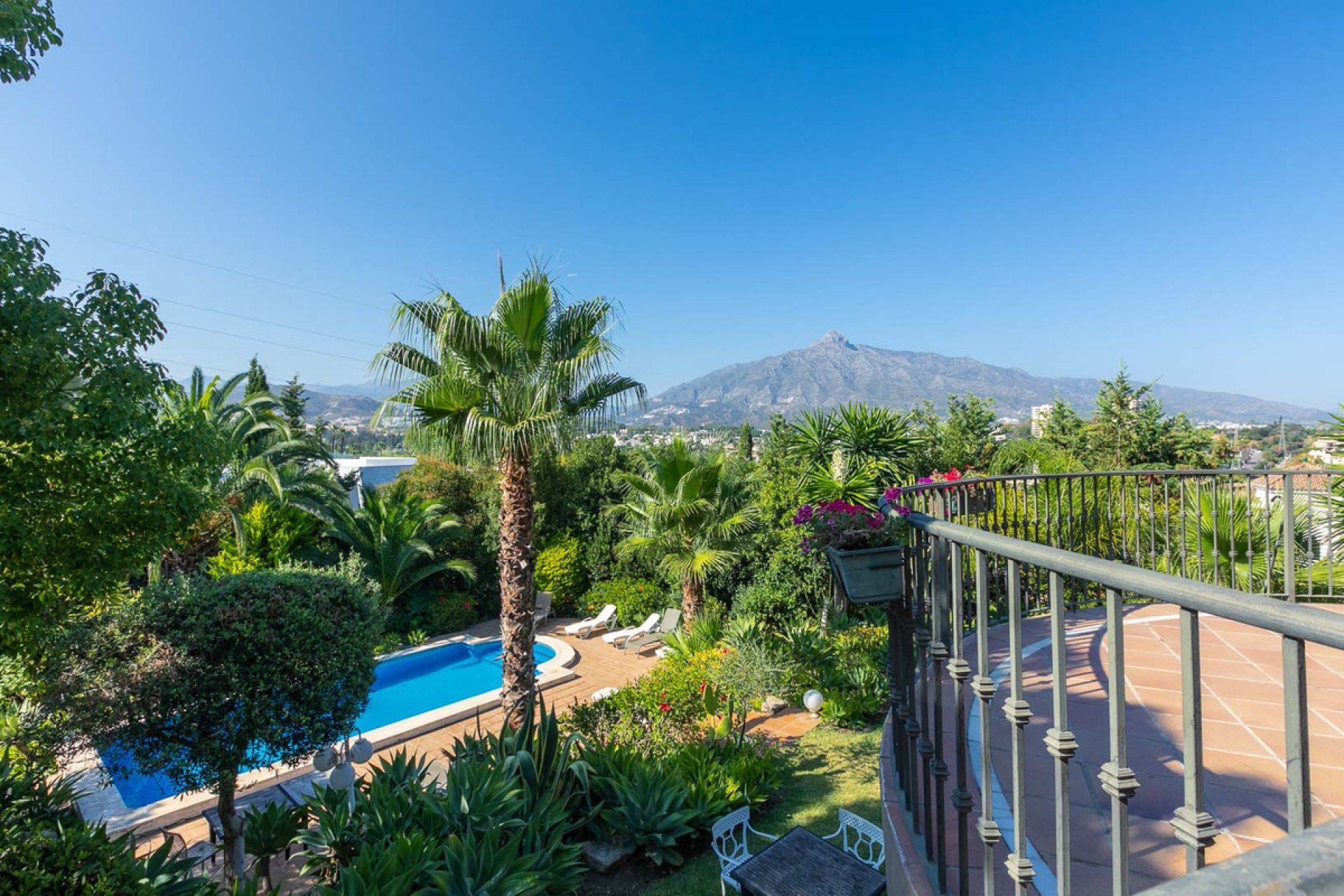 Resale - House - Detached Villa - Marbella - Nueva Andalucia