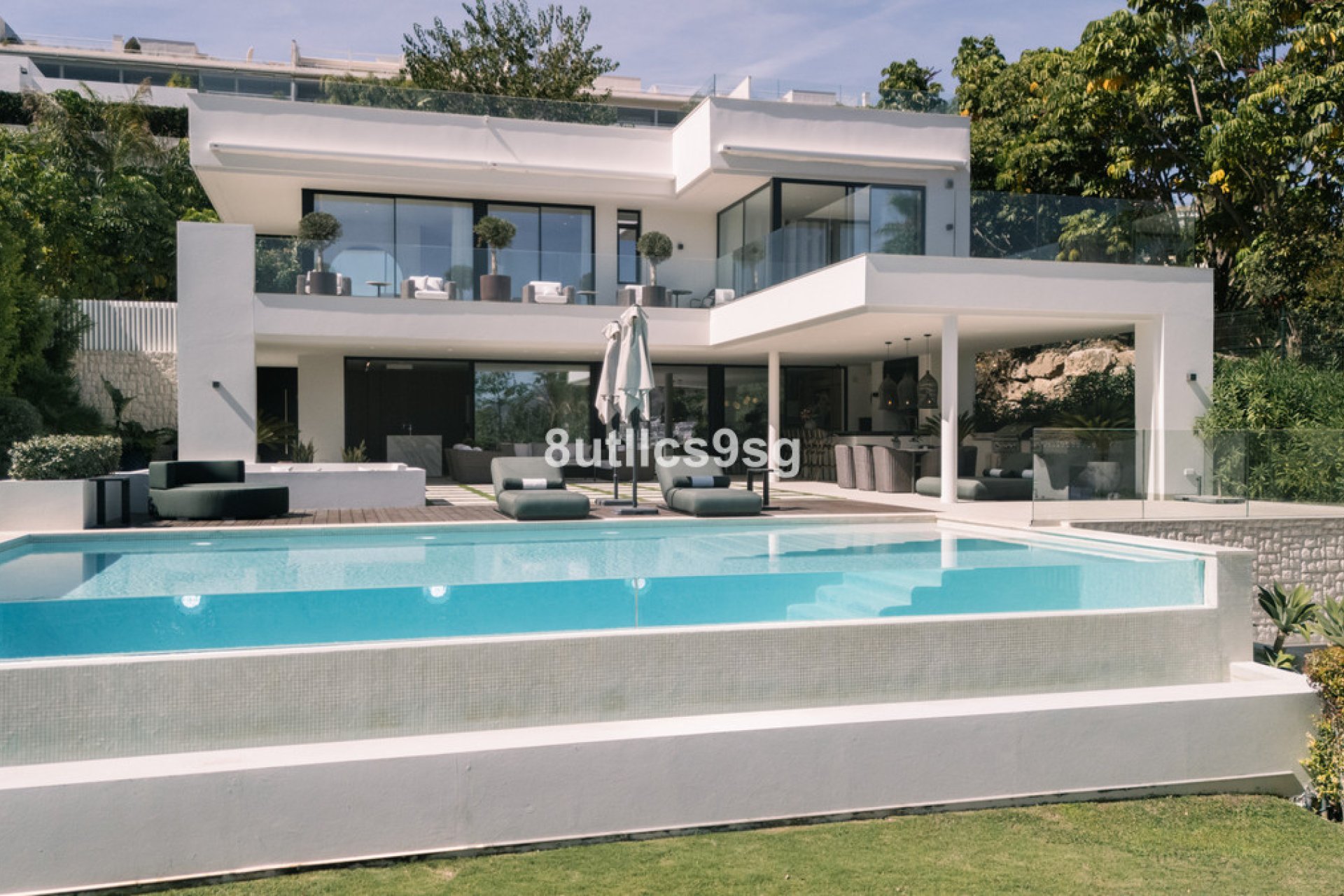 Resale - House - Detached Villa - Marbella - Nueva Andalucia