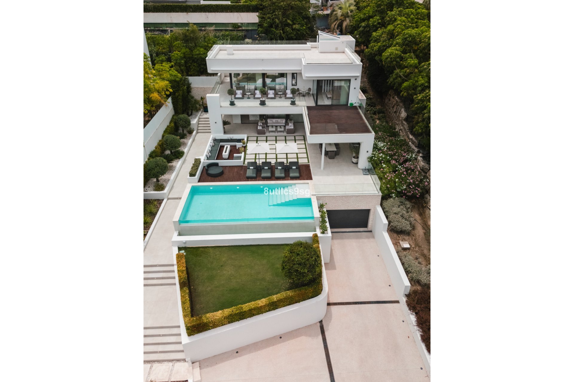 Resale - House - Detached Villa - Marbella - Nueva Andalucia