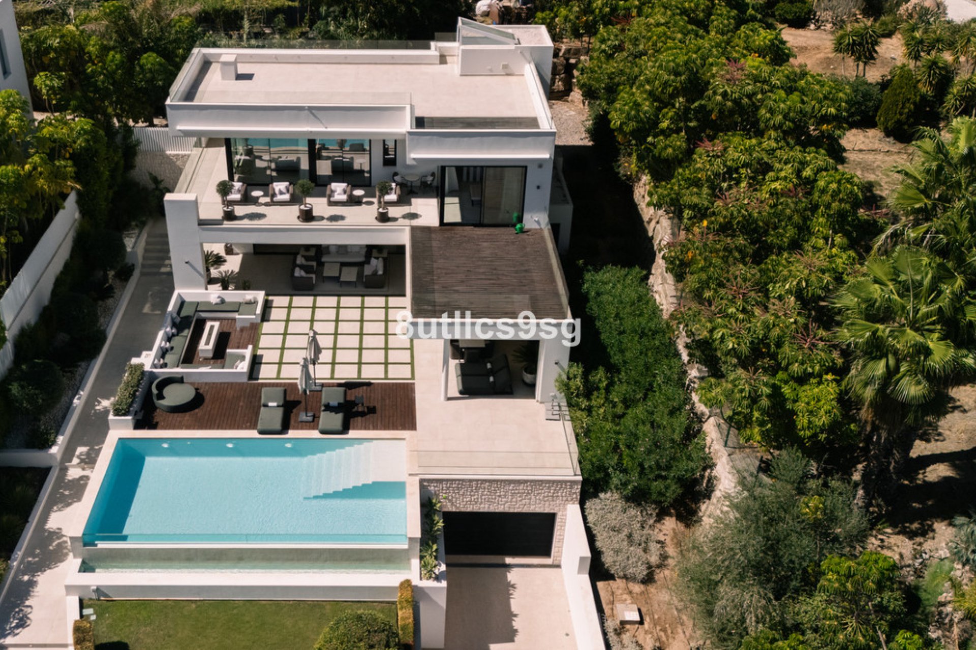 Resale - House - Detached Villa - Marbella - Nueva Andalucia