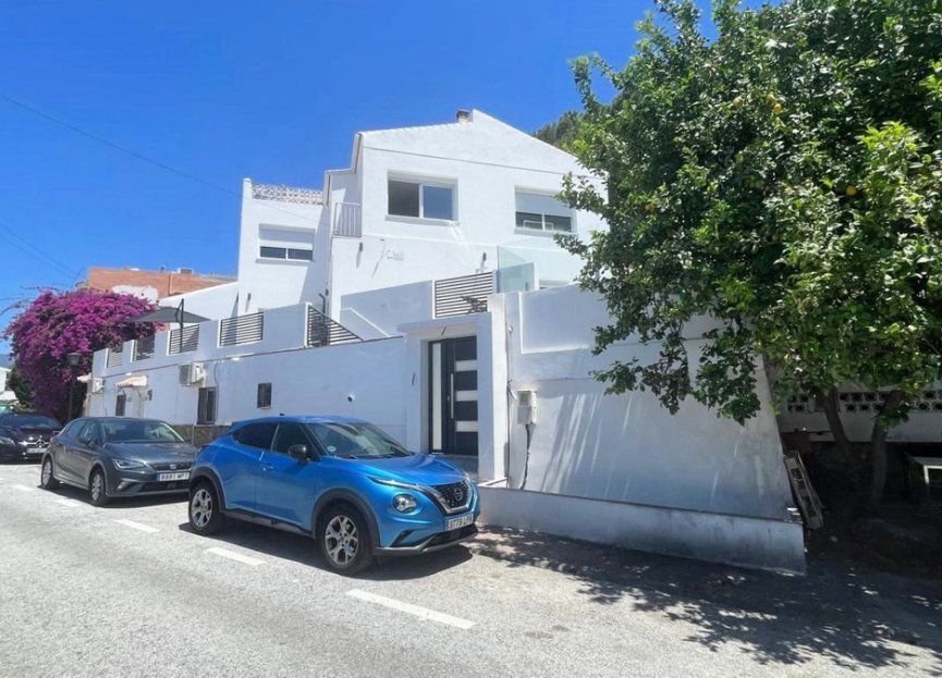 Resale - House - Detached Villa - Marbella - Nueva Andalucia