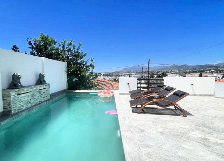 Resale - House - Detached Villa - Marbella - Nueva Andalucia