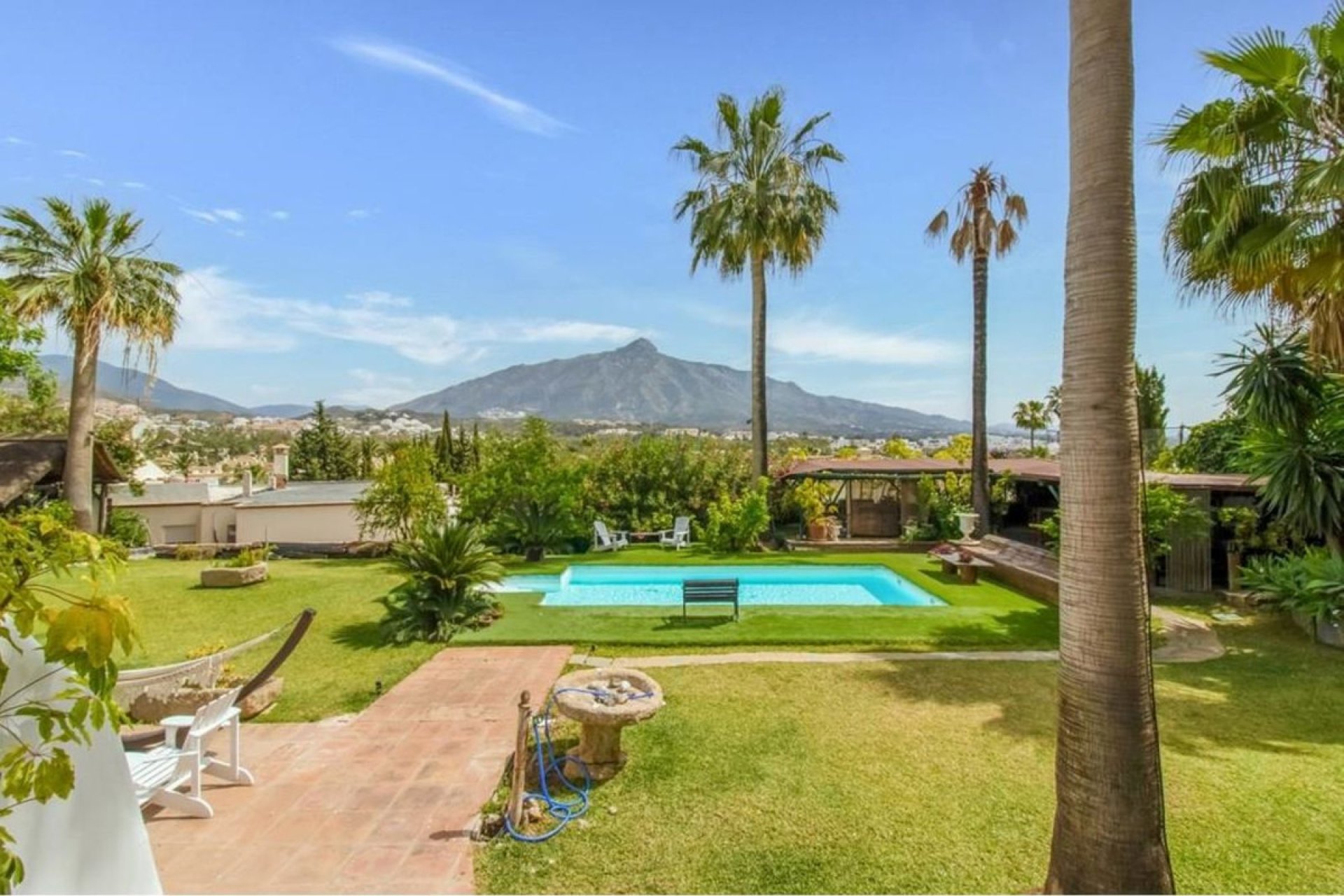 Resale - House - Detached Villa - Marbella - Nueva Andalucia