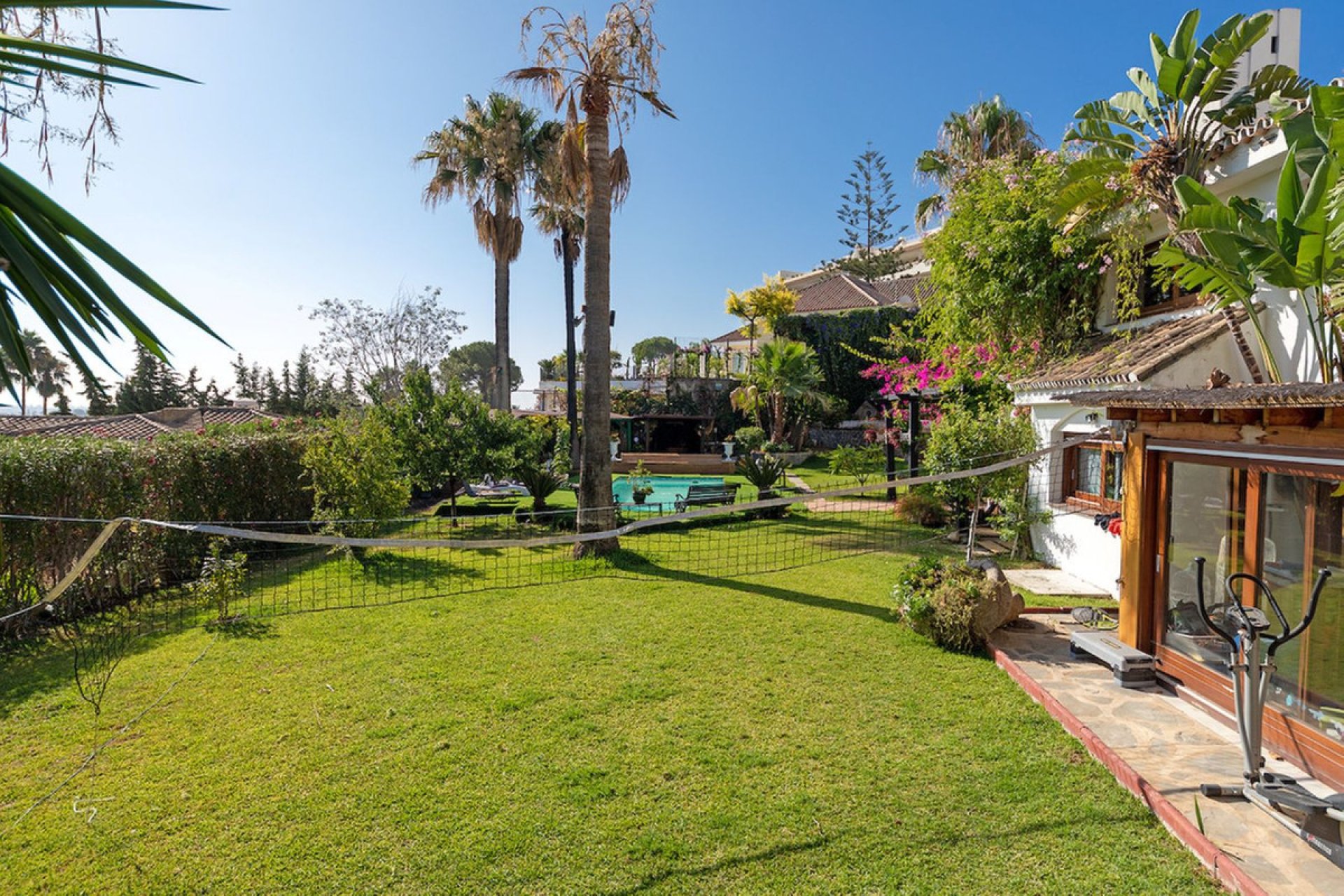 Resale - House - Detached Villa - Marbella - Nueva Andalucia