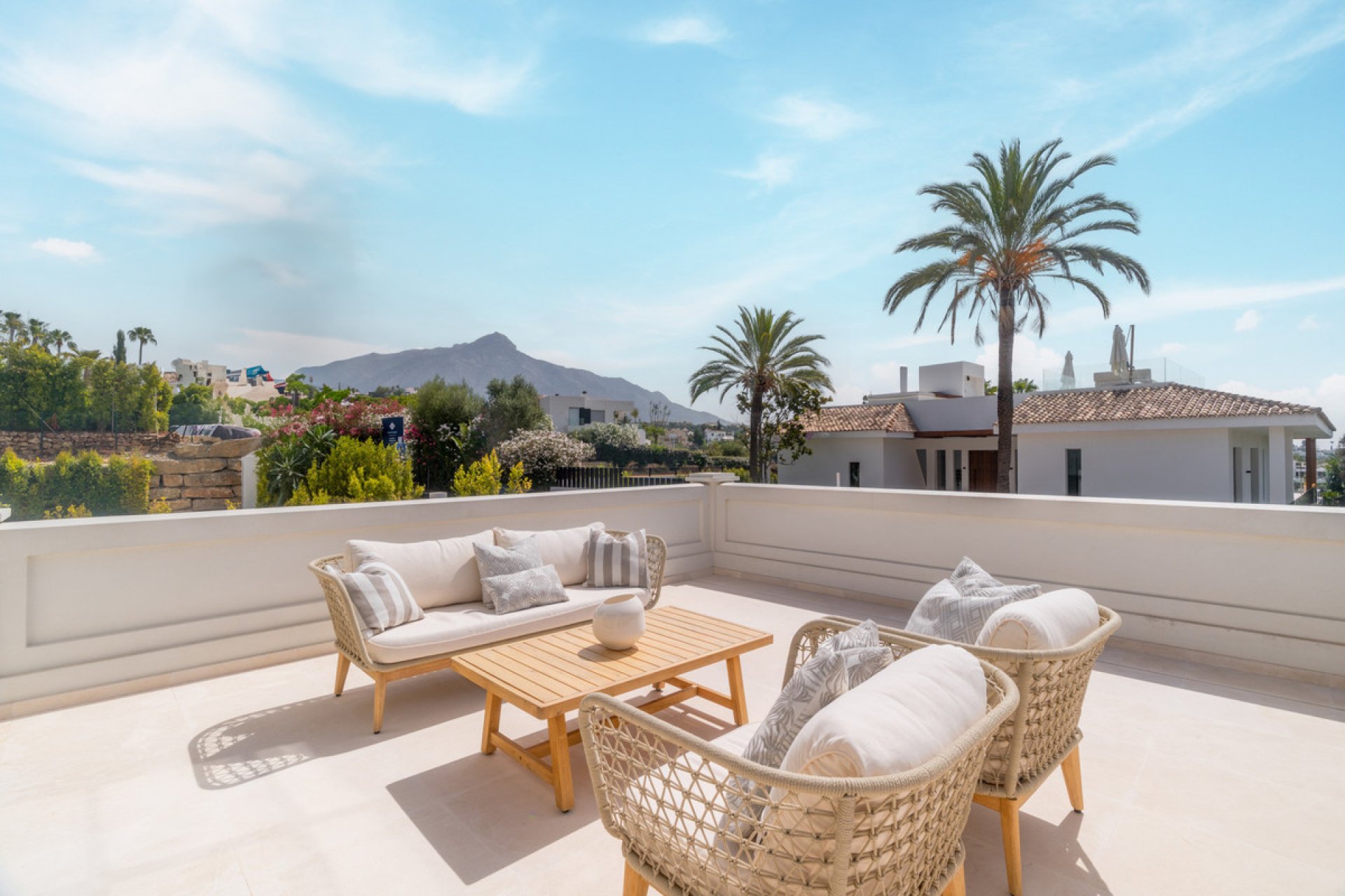 Resale - House - Detached Villa - Marbella - Nueva Andalucia