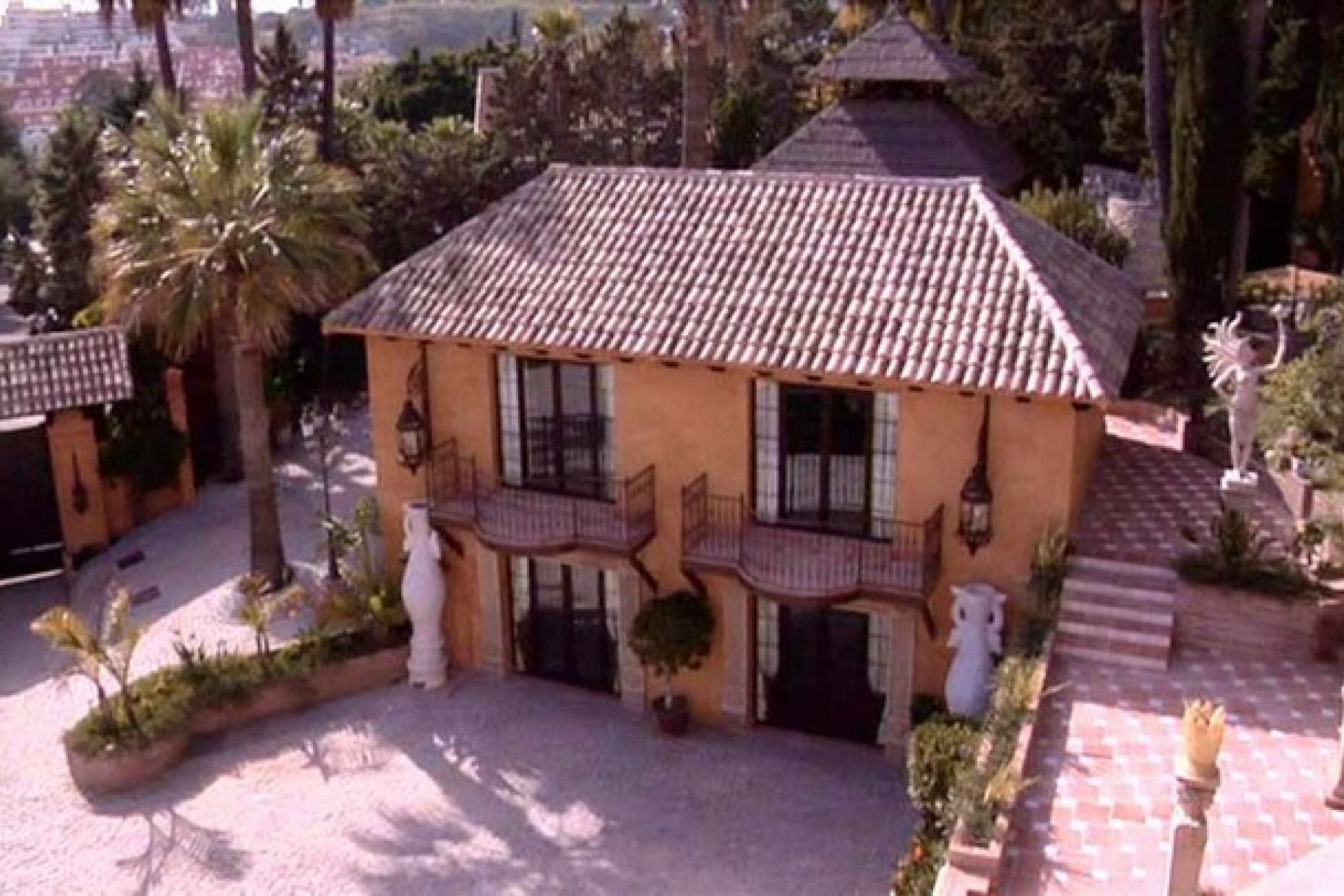 Resale - House - Detached Villa - Marbella - Nueva Andalucia