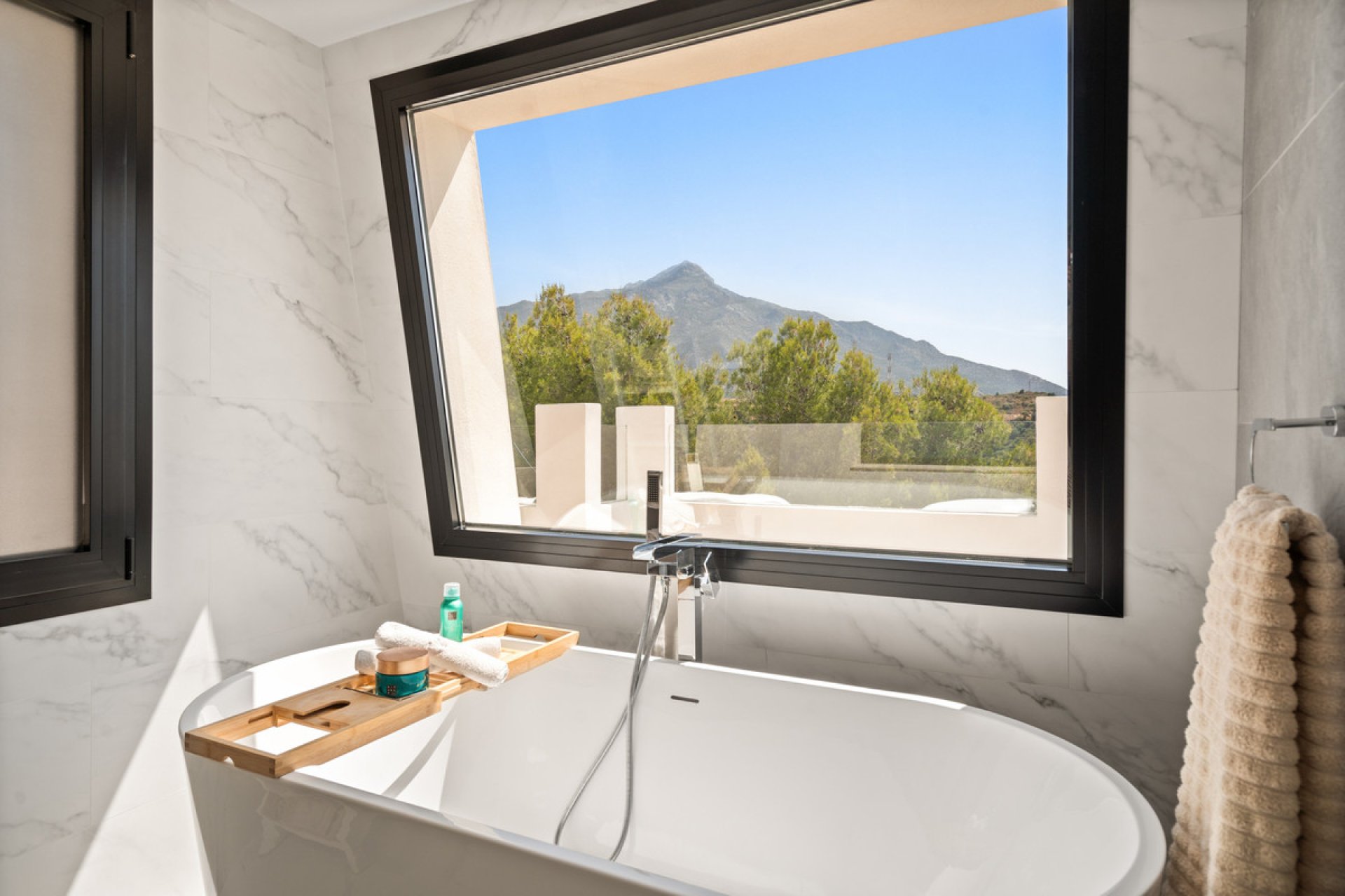 Resale - House - Detached Villa - Marbella - Nueva Andalucia