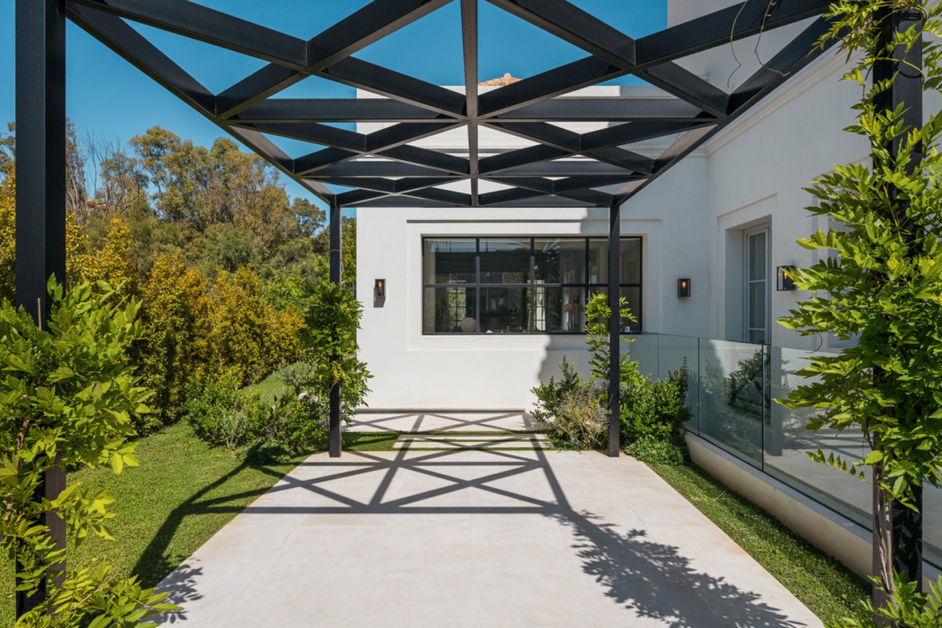 Resale - House - Detached Villa - Marbella - Nueva Andalucia