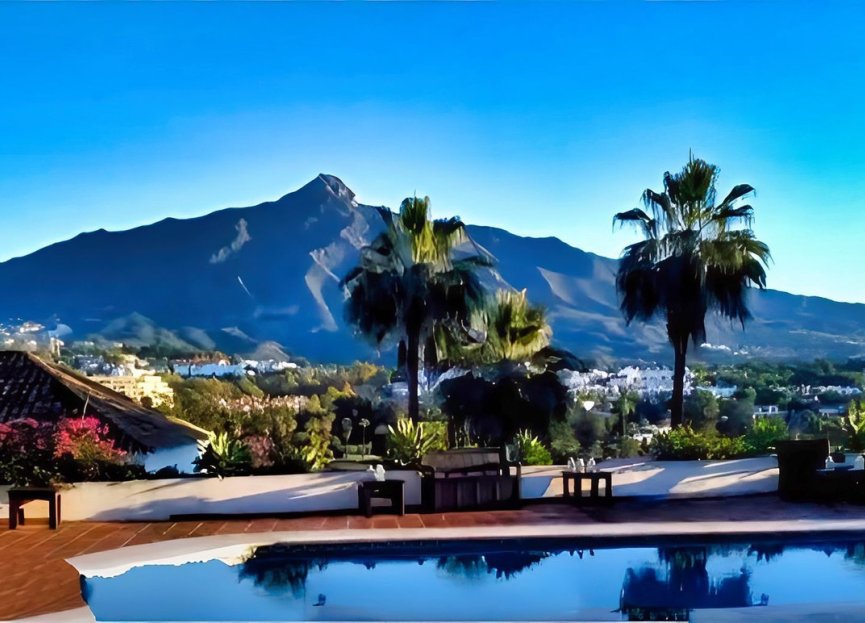 Resale - House - Detached Villa - Marbella - Nueva Andalucia