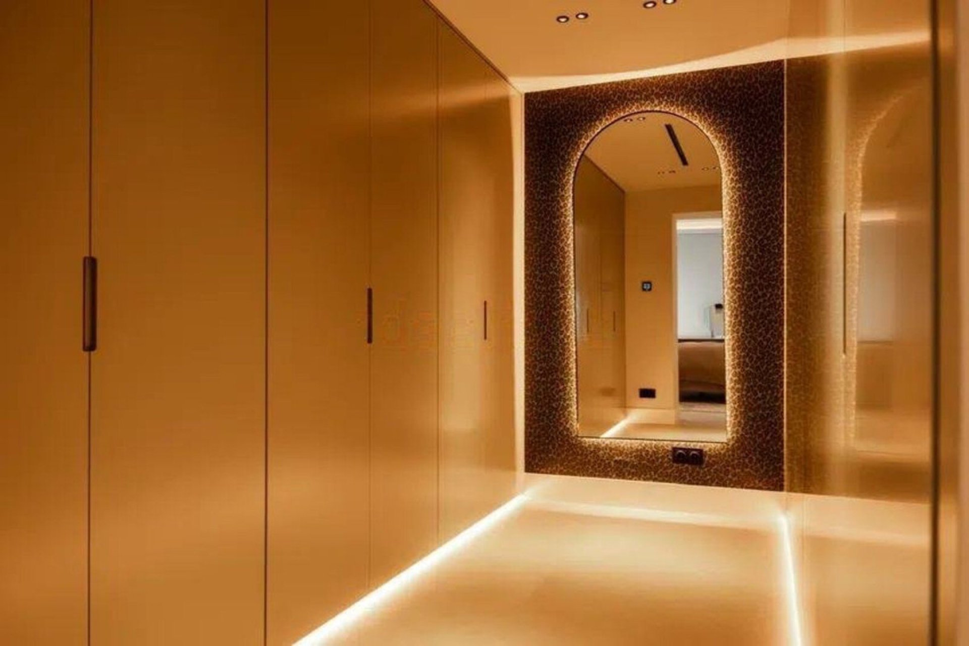 Resale - House - Detached Villa - Marbella - Puerto Banús