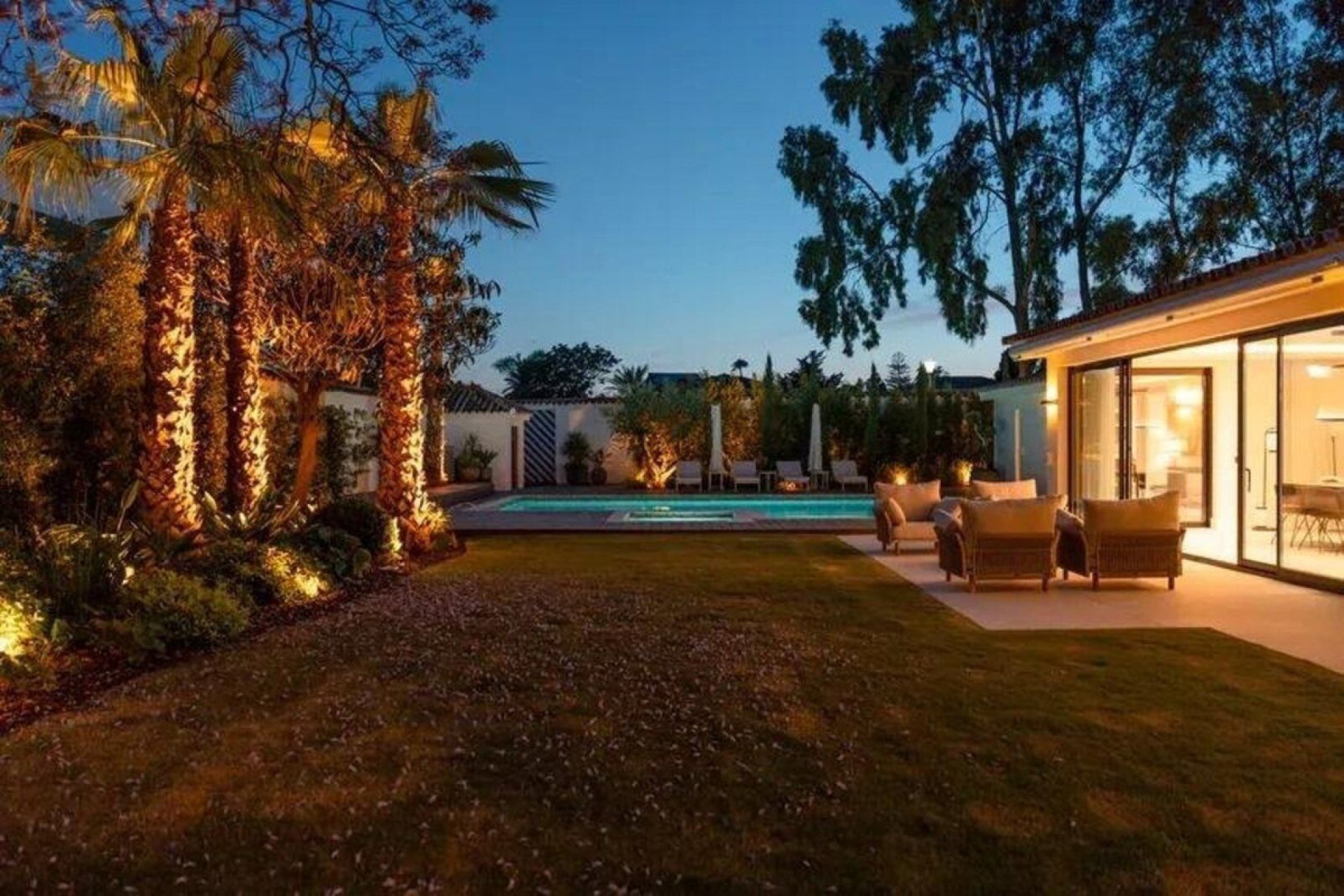 Resale - House - Detached Villa - Marbella - Puerto Banús