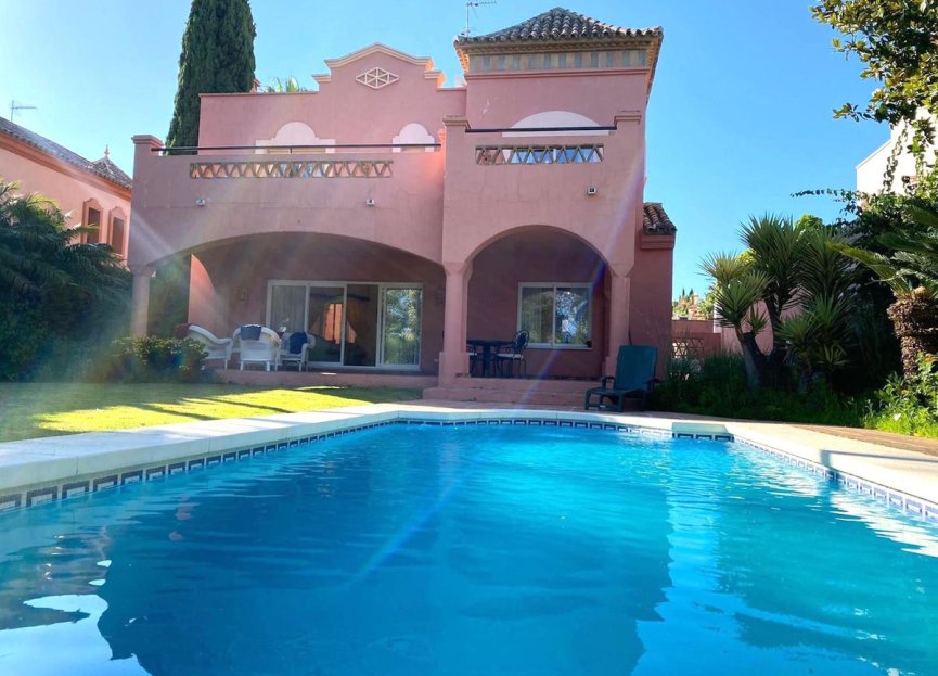 Resale - House - Detached Villa - Marbella - Puerto Banús