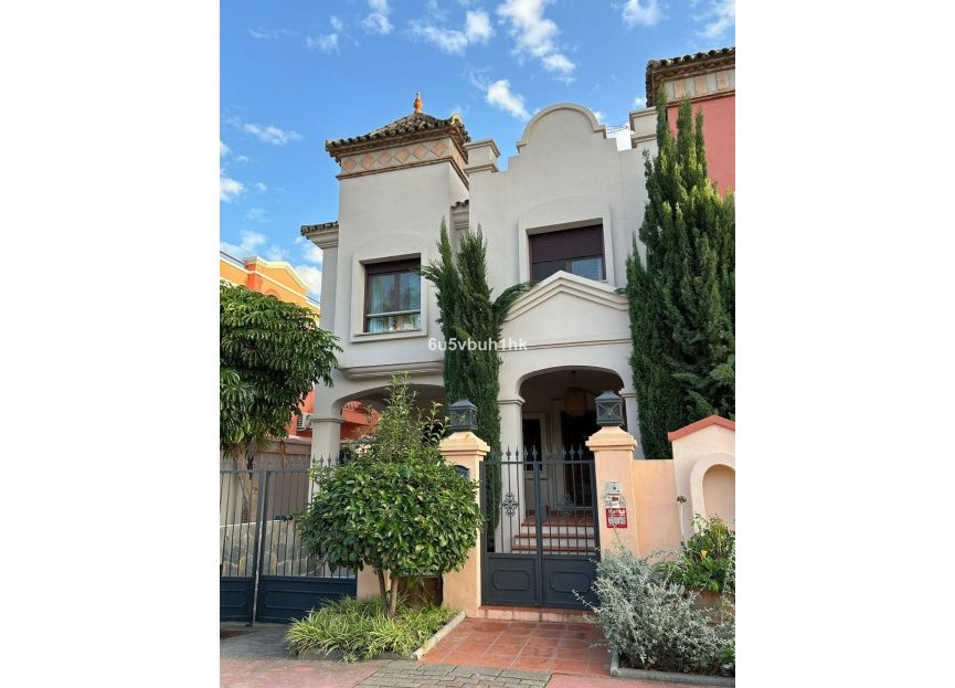 Resale - House - Detached Villa - Marbella - Puerto Banús