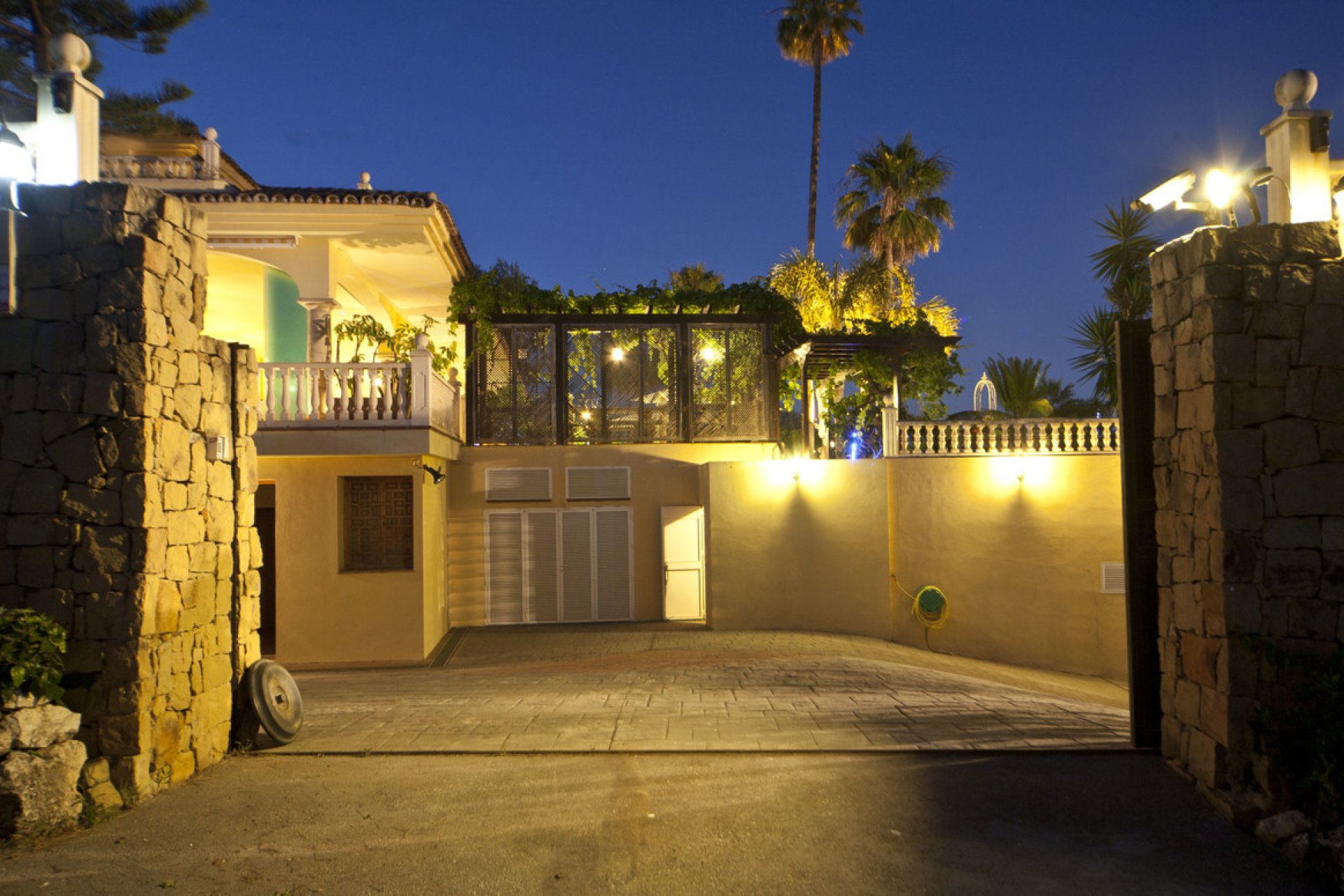 Resale - House - Detached Villa - Marbella - Puerto Banús