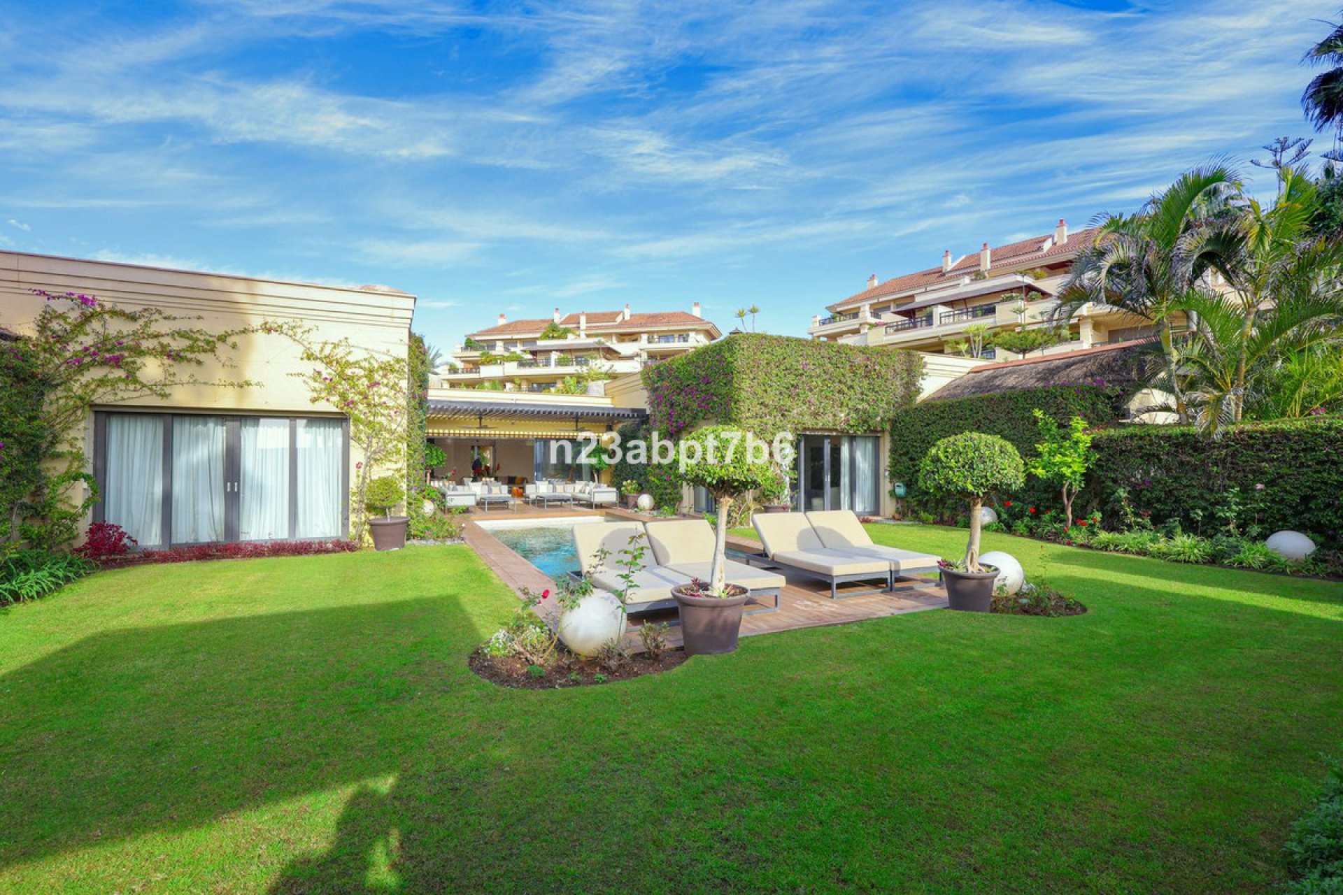 Resale - House - Detached Villa - Marbella - Puerto Banús