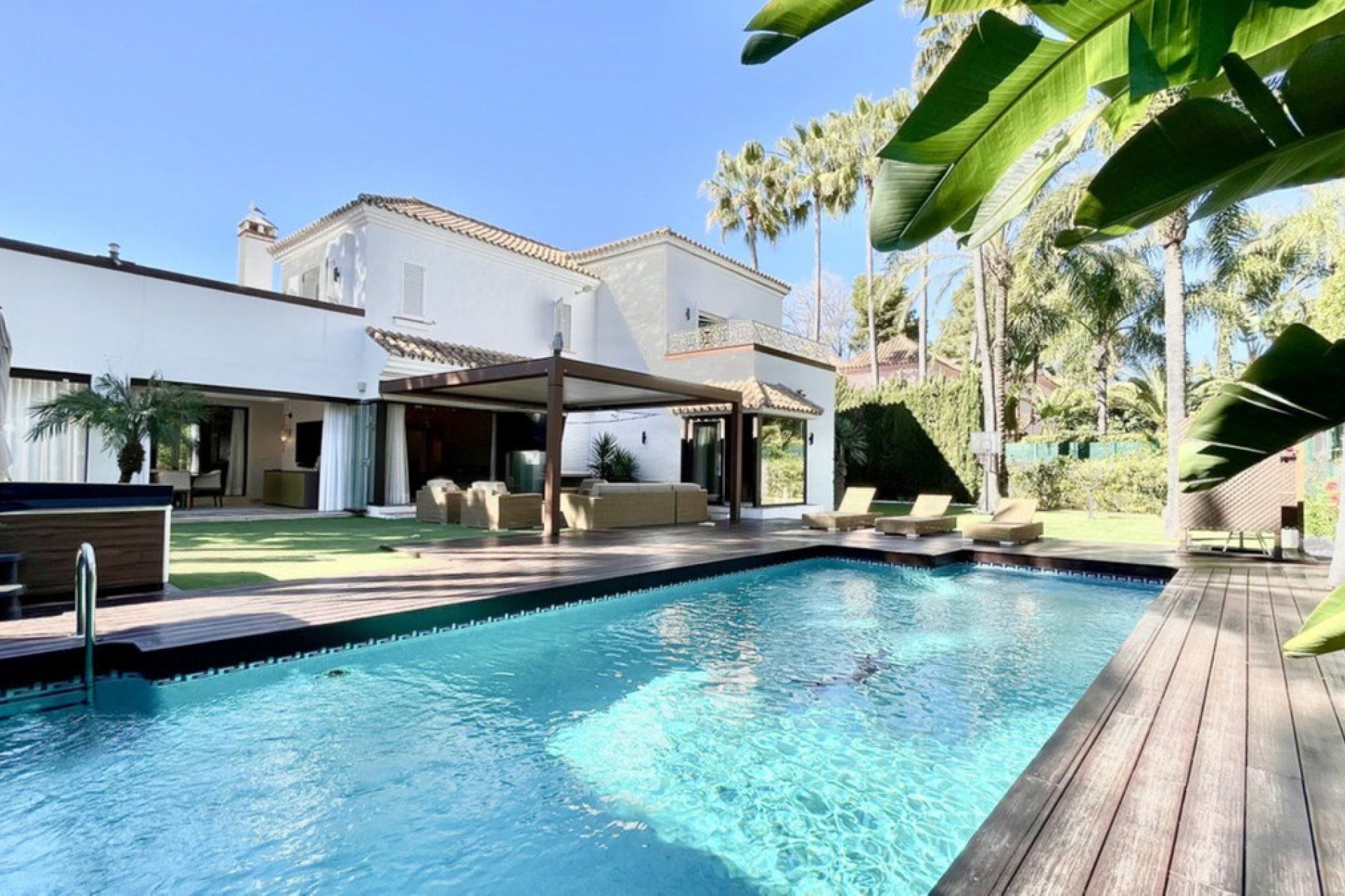 Resale - House - Detached Villa - Marbella - Puerto Banús