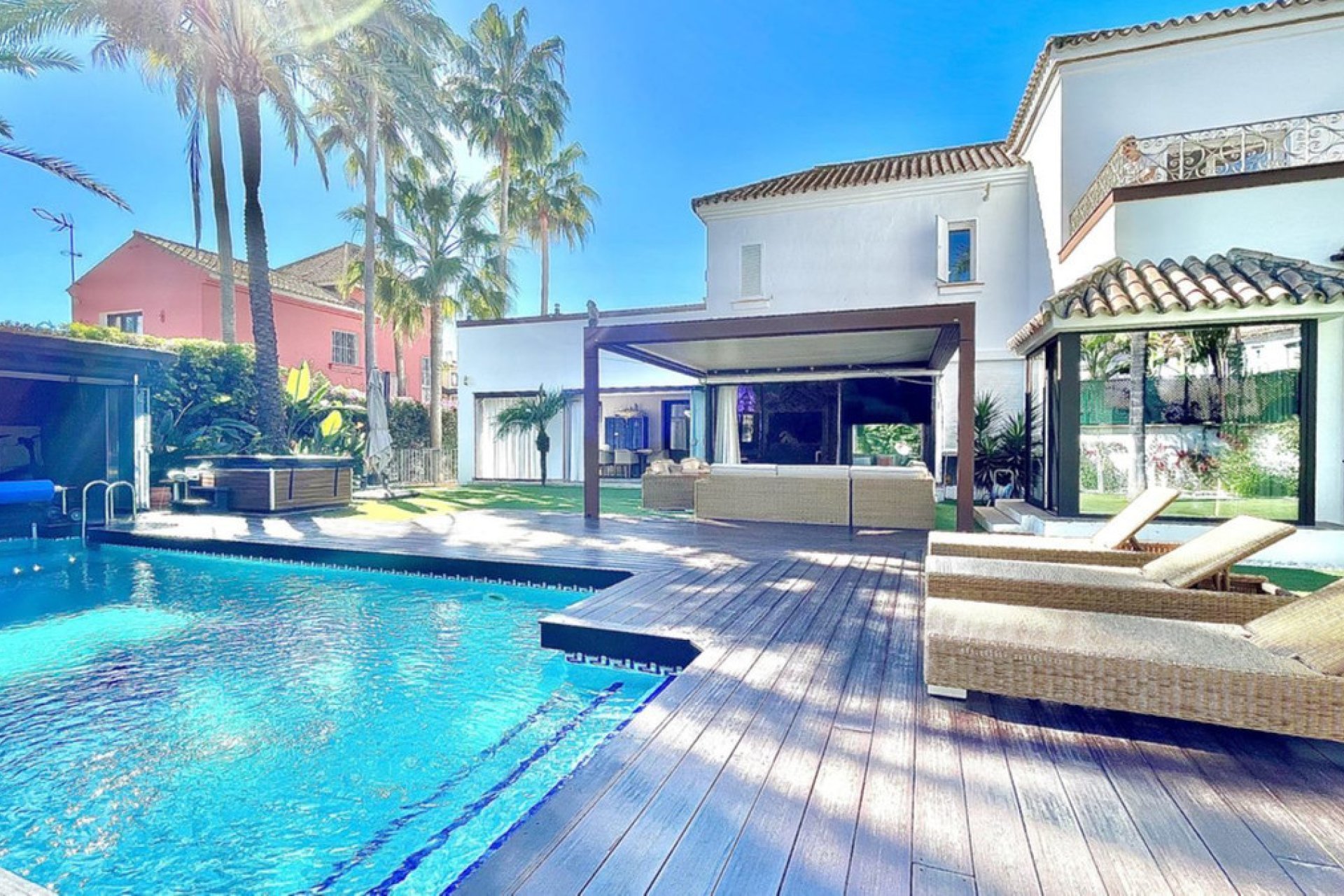 Resale - House - Detached Villa - Marbella - Puerto Banús