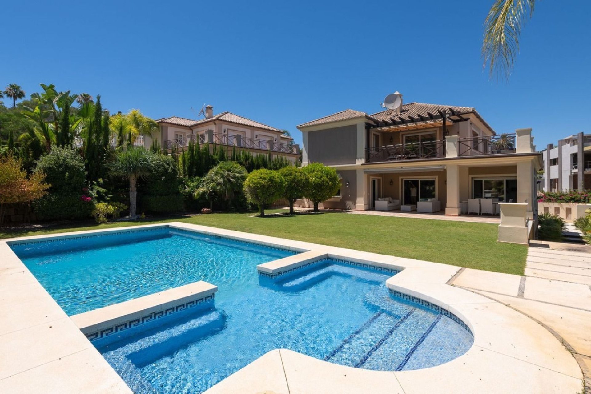 Resale - House - Detached Villa - Marbella - Puerto Banús