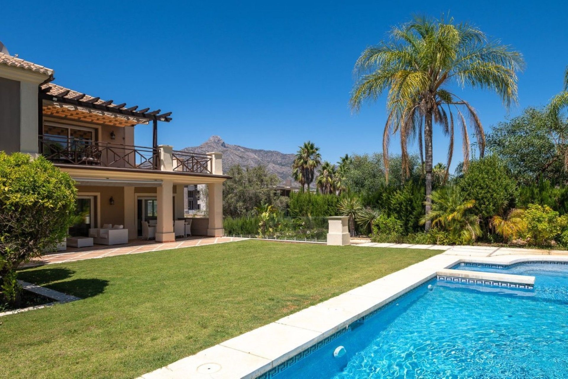 Resale - House - Detached Villa - Marbella - Puerto Banús