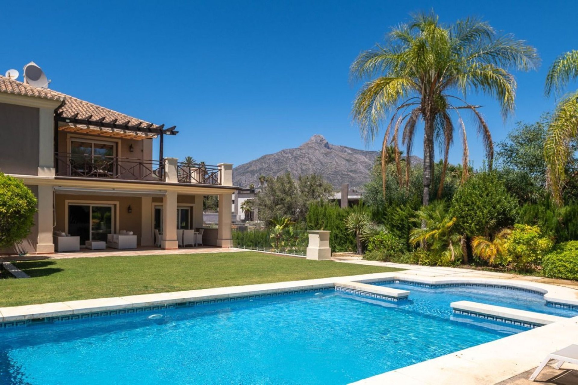 Resale - House - Detached Villa - Marbella - Puerto Banús