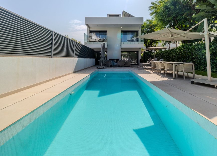 Resale - House - Detached Villa - Marbella - Puerto Banús
