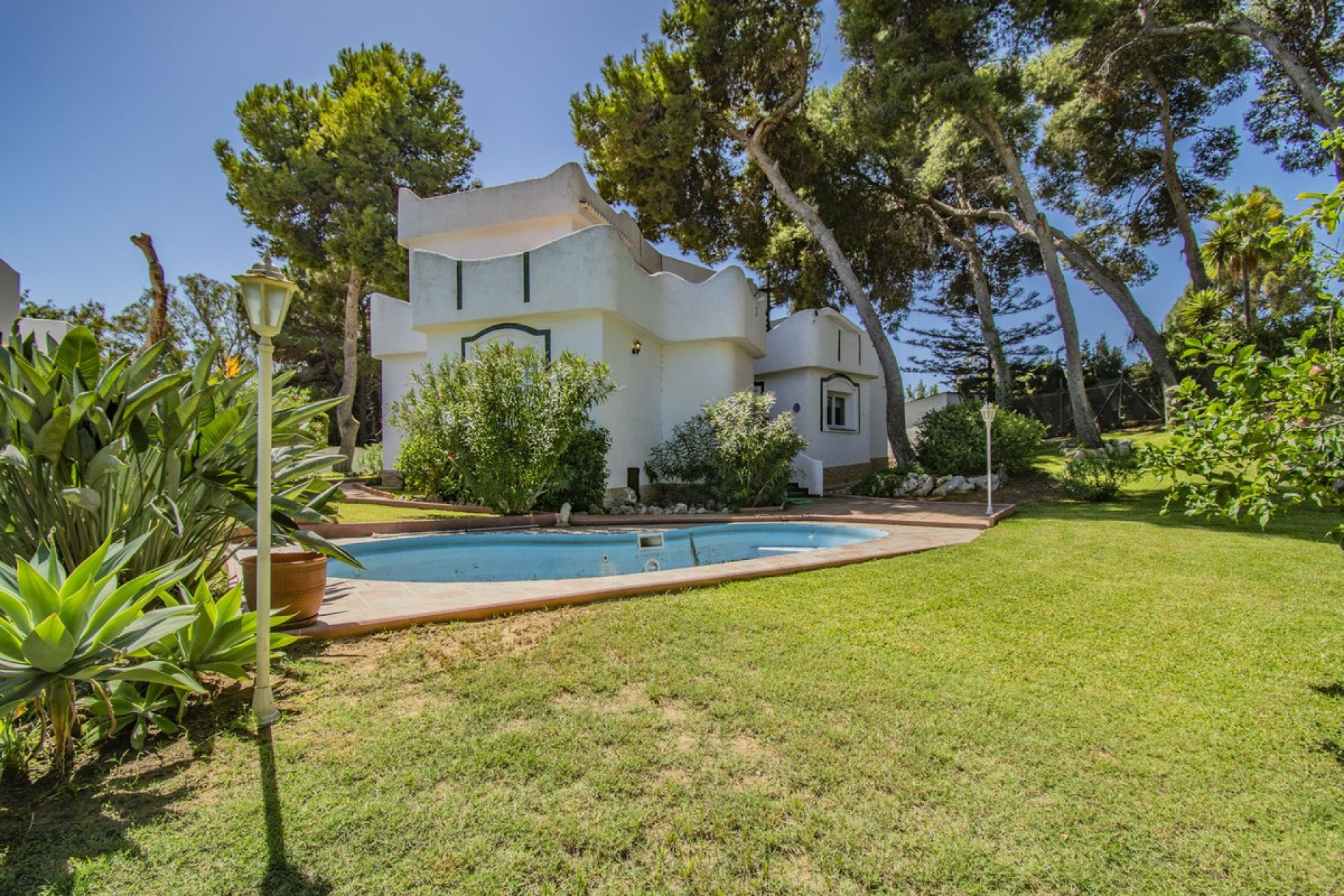 Resale - House - Detached Villa - Marbella - Reserva de Marbella