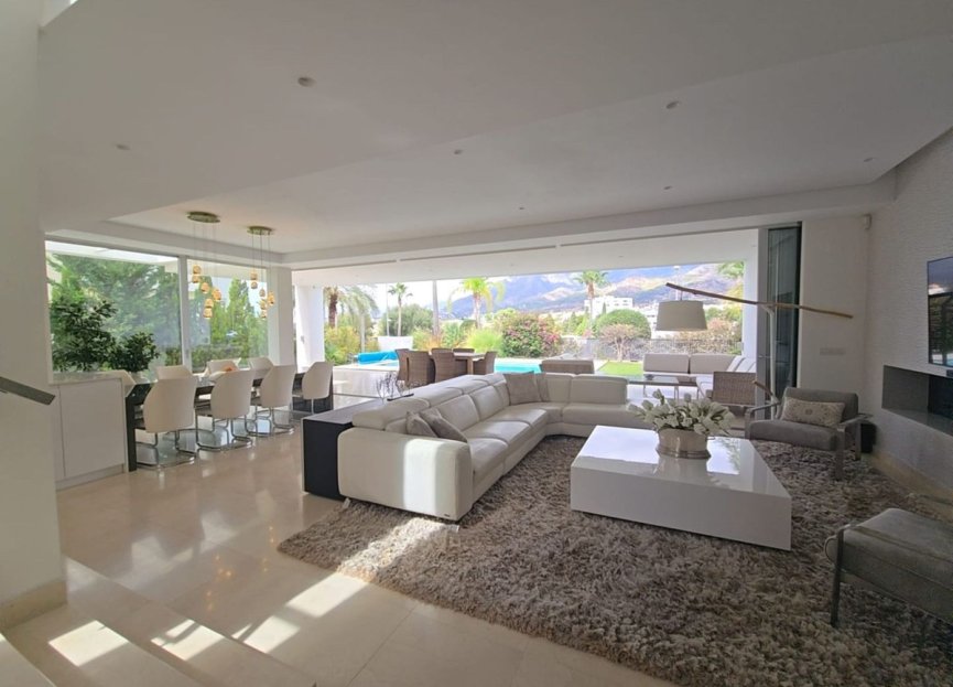 Resale - House - Detached Villa - Marbella - Río Real