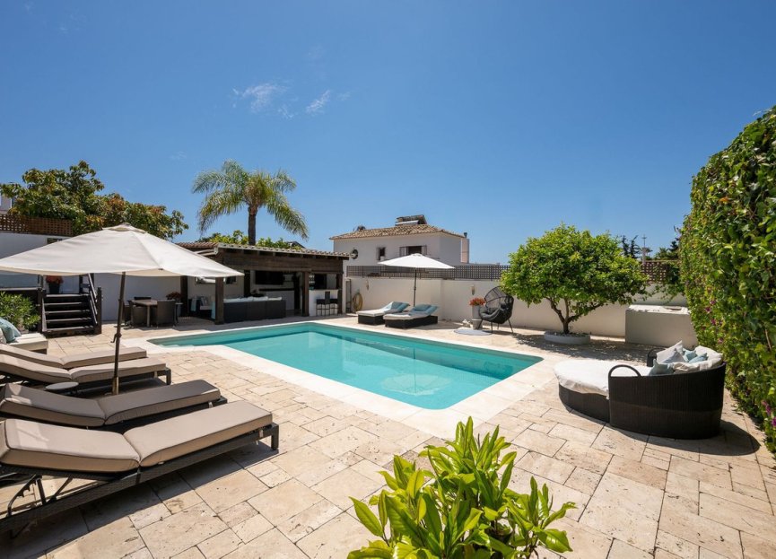 Resale - House - Detached Villa - Marbella - Río Real