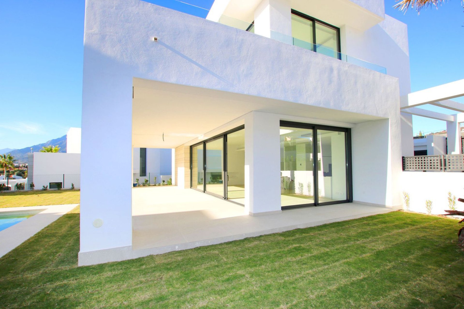 Resale - House - Detached Villa - Marbella - Río Real