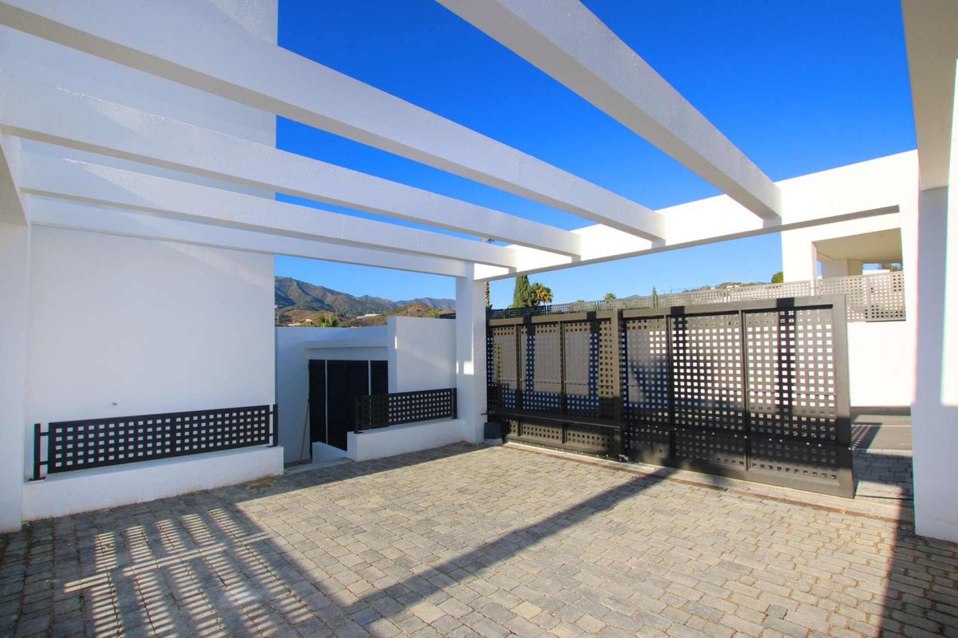 Resale - House - Detached Villa - Marbella - Río Real