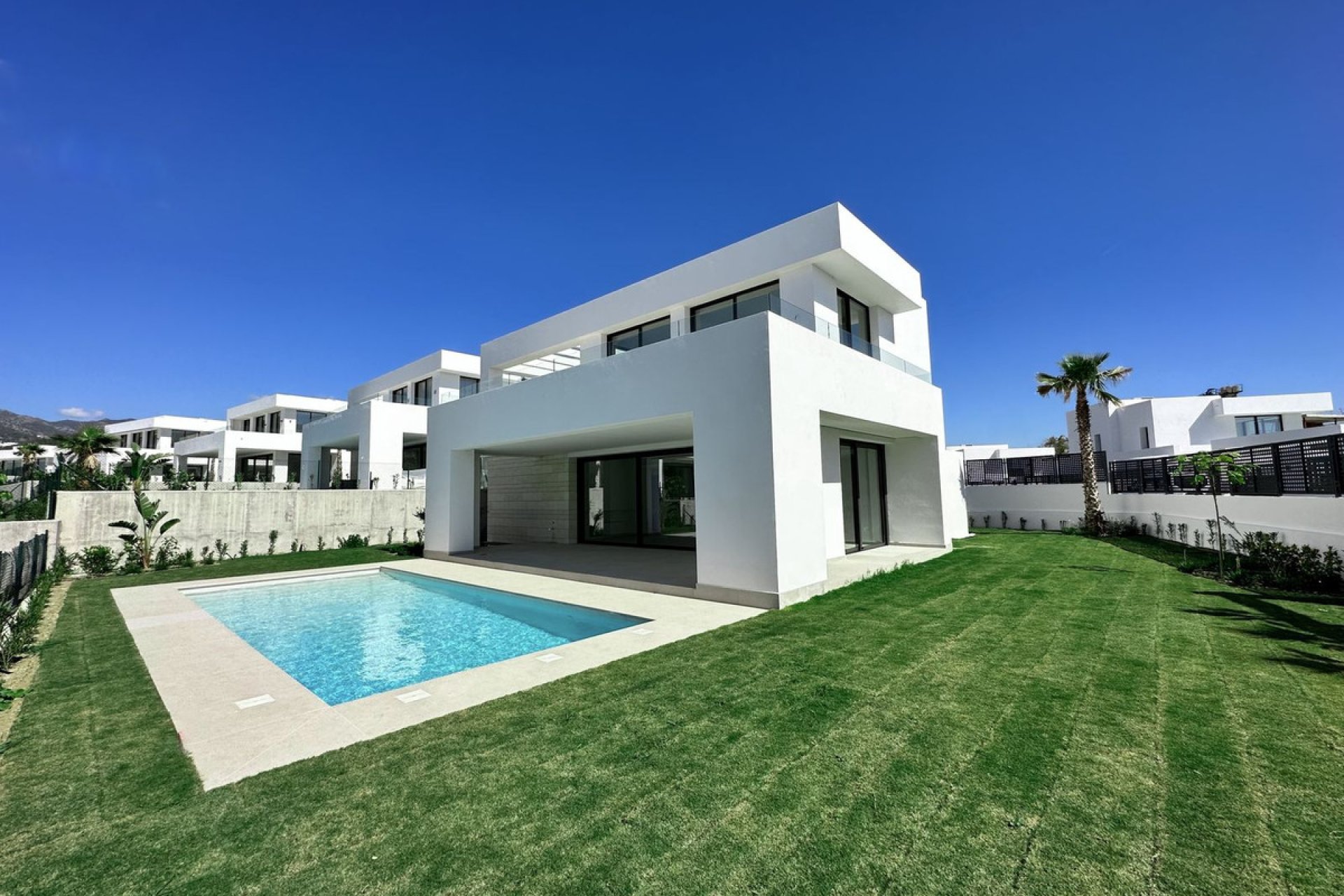 Resale - House - Detached Villa - Marbella - Río Real