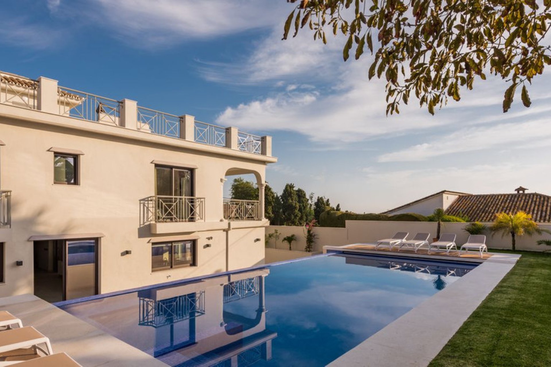 Resale - House - Detached Villa - Marbella - Río Real