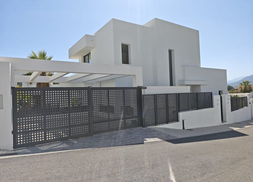 Resale - House - Detached Villa - Marbella - Río Real