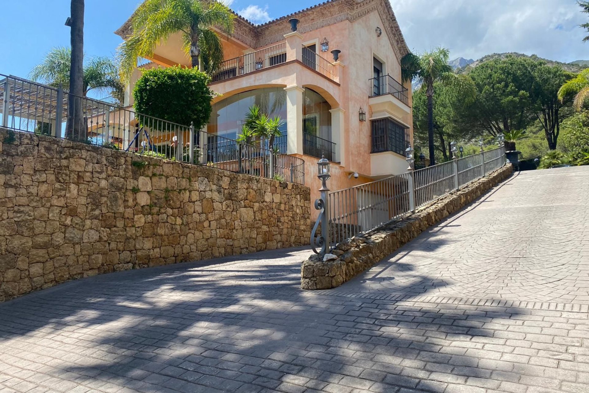 Resale - House - Detached Villa - Marbella - Sierra Blanca