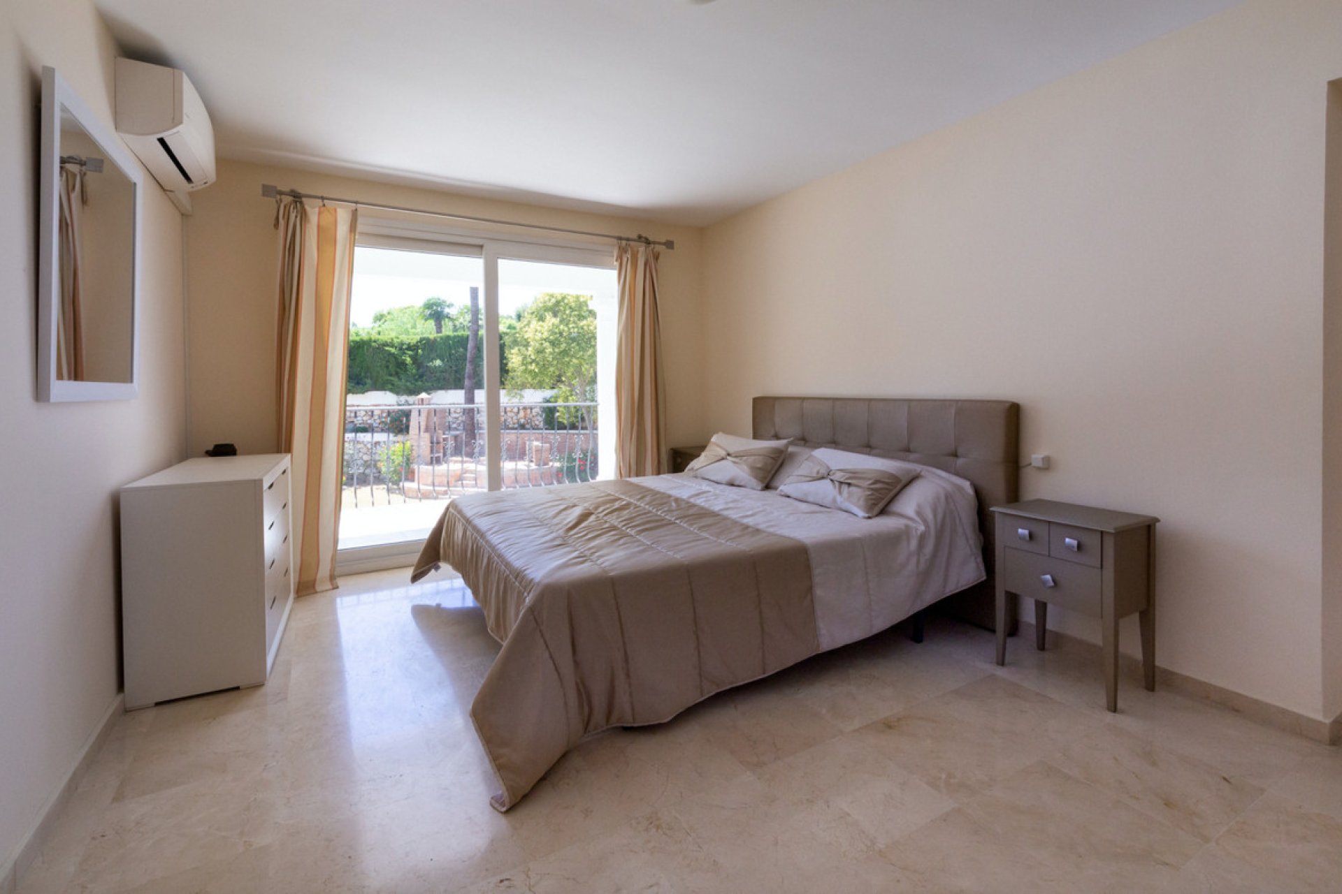 Resale - House - Detached Villa - Marbella - Sierra Blanca