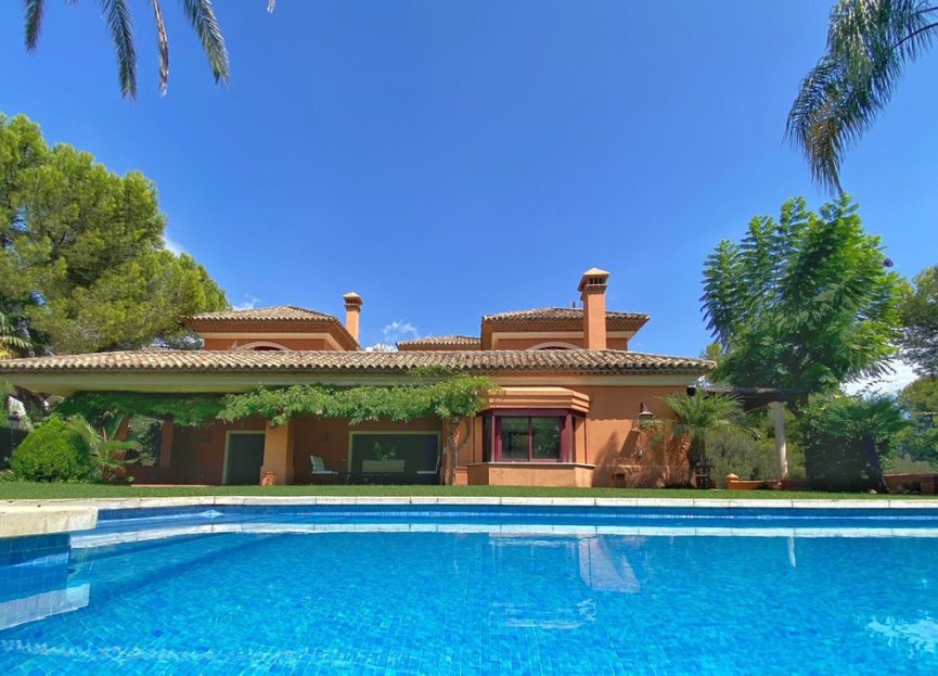 Resale - House - Detached Villa - Marbella - Sierra Blanca