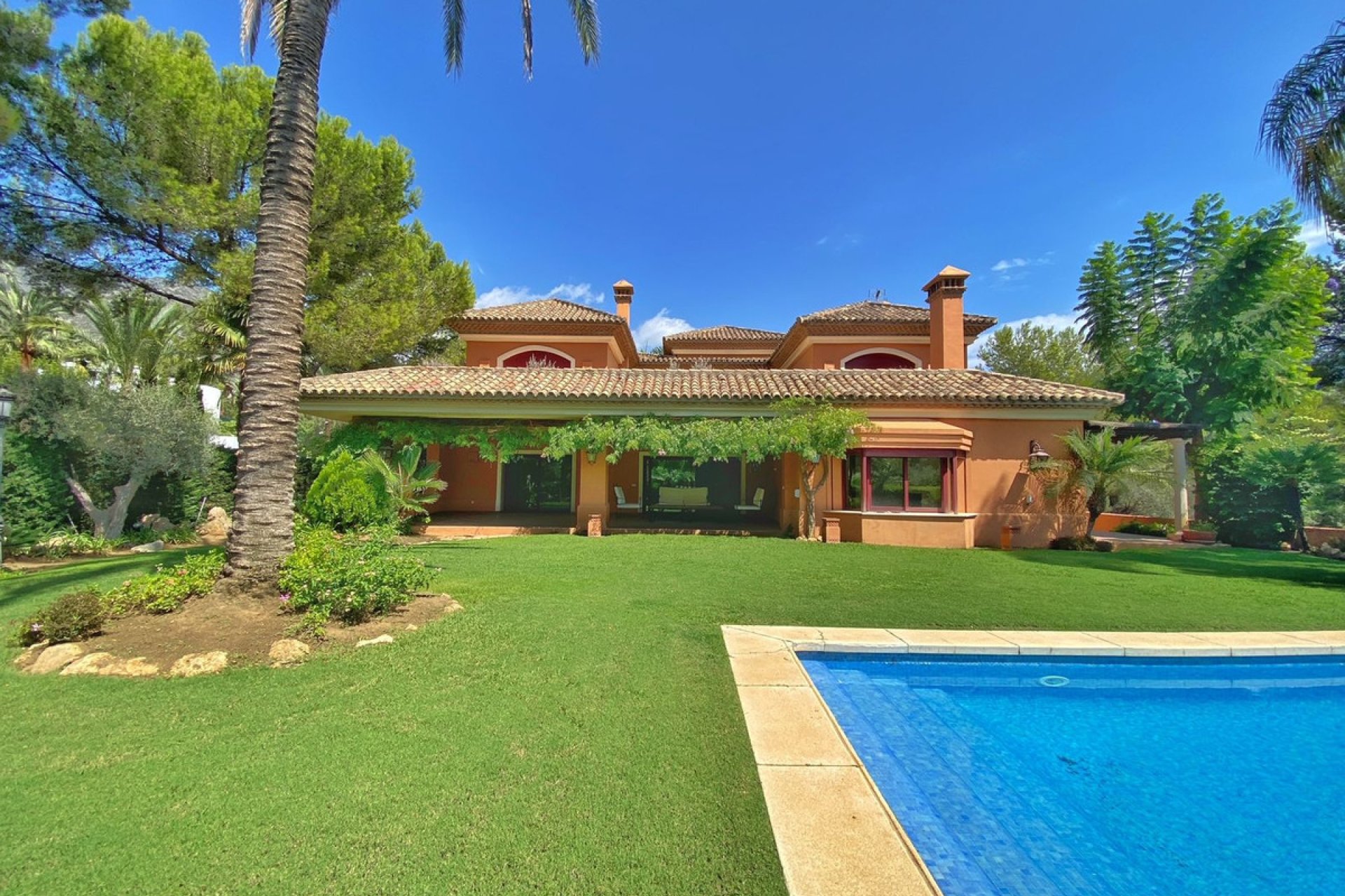 Resale - House - Detached Villa - Marbella - Sierra Blanca