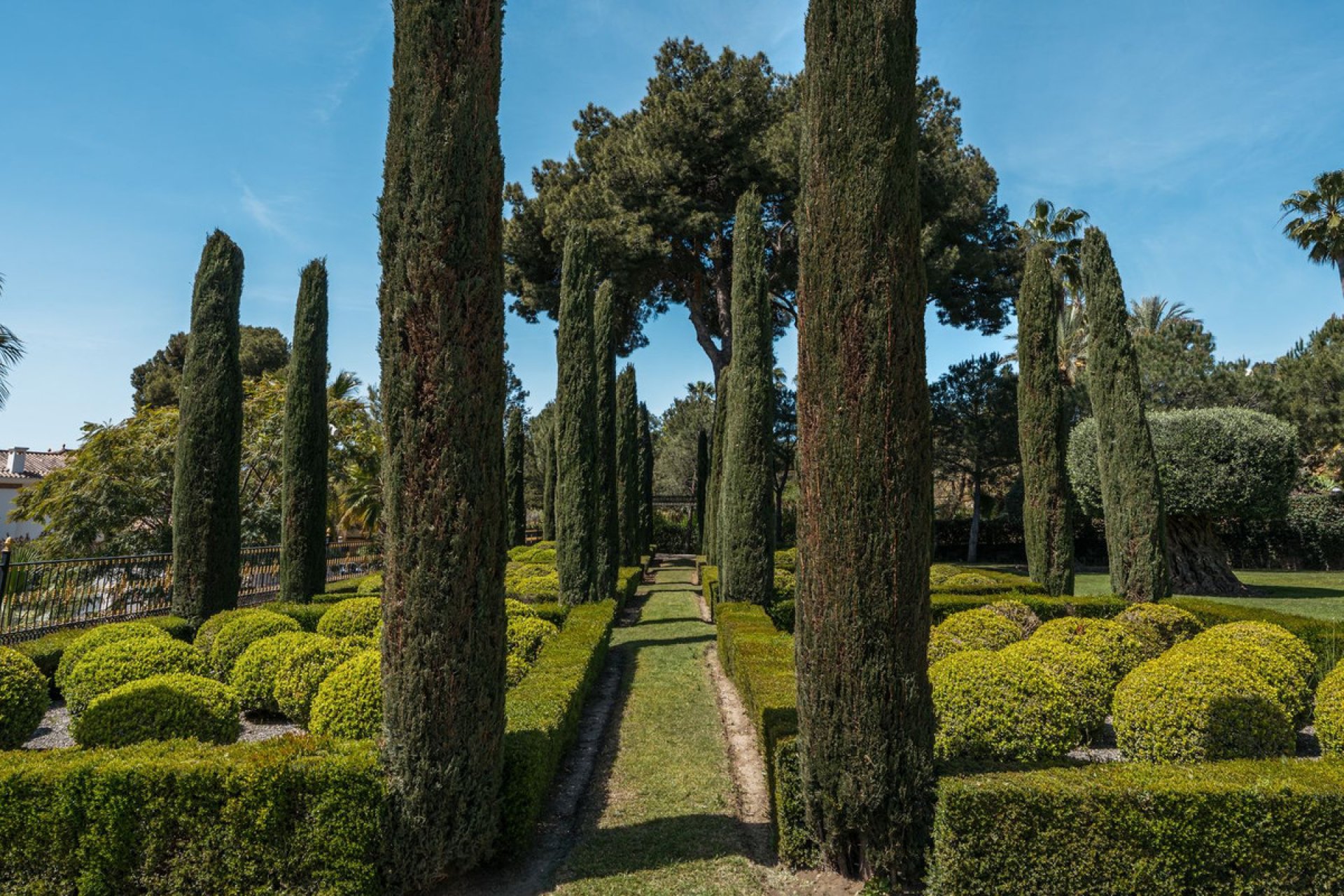 Resale - House - Detached Villa - Marbella - Sierra Blanca