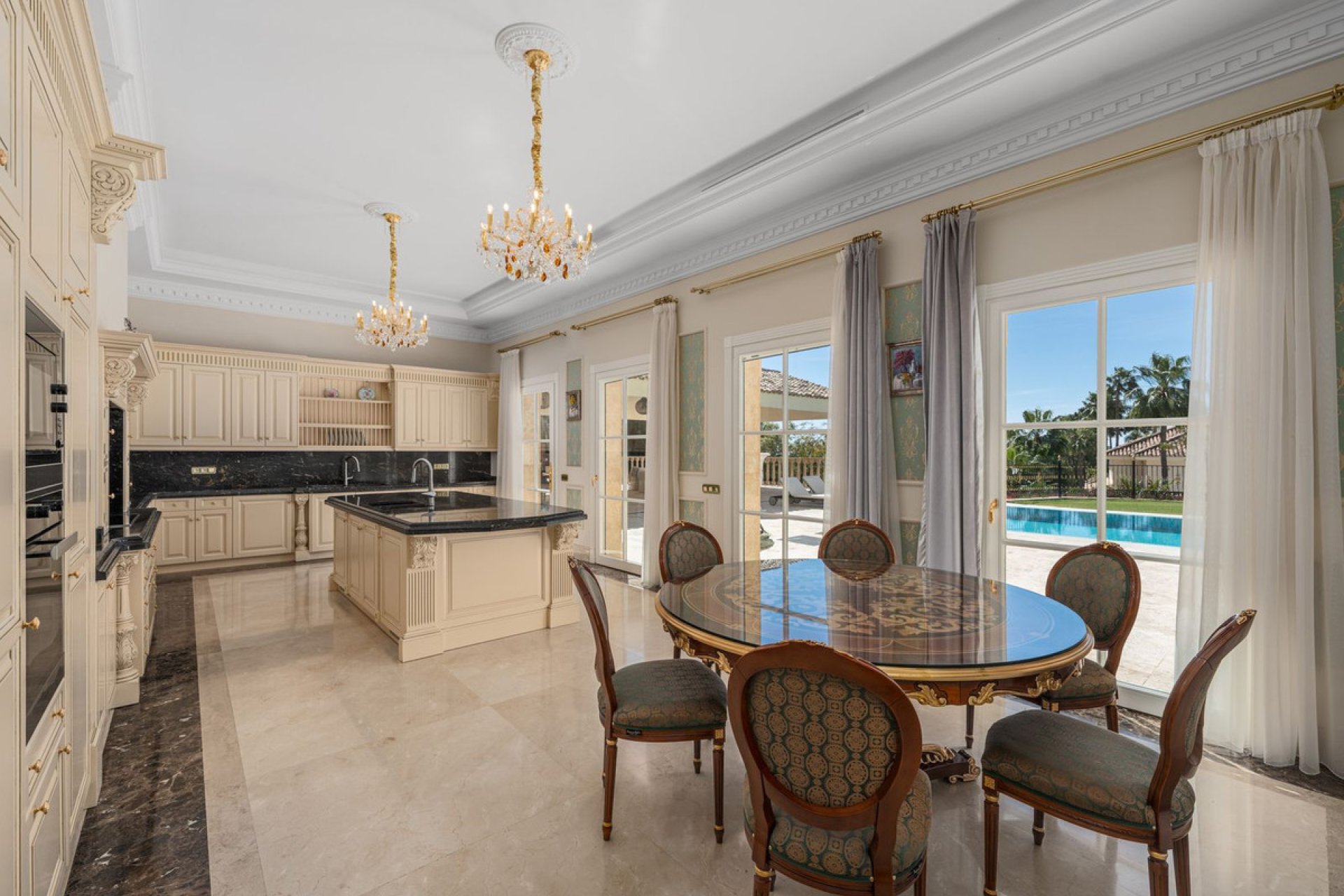 Resale - House - Detached Villa - Marbella - Sierra Blanca