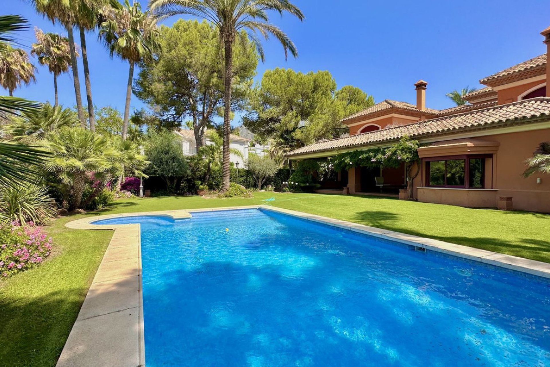 Resale - House - Detached Villa - Marbella - The Golden Mile