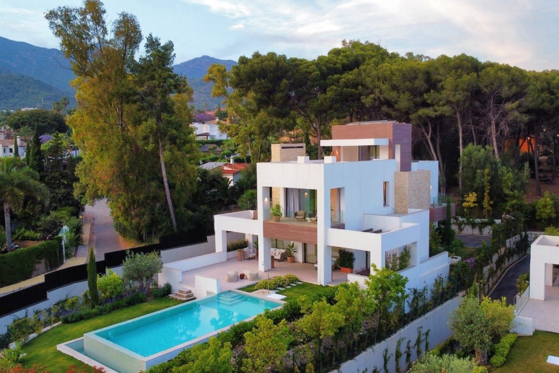 Resale - House - Detached Villa - Marbella - The Golden Mile