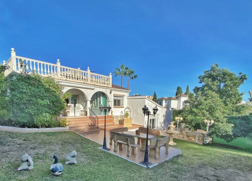 Resale - House - Detached Villa - Marbella