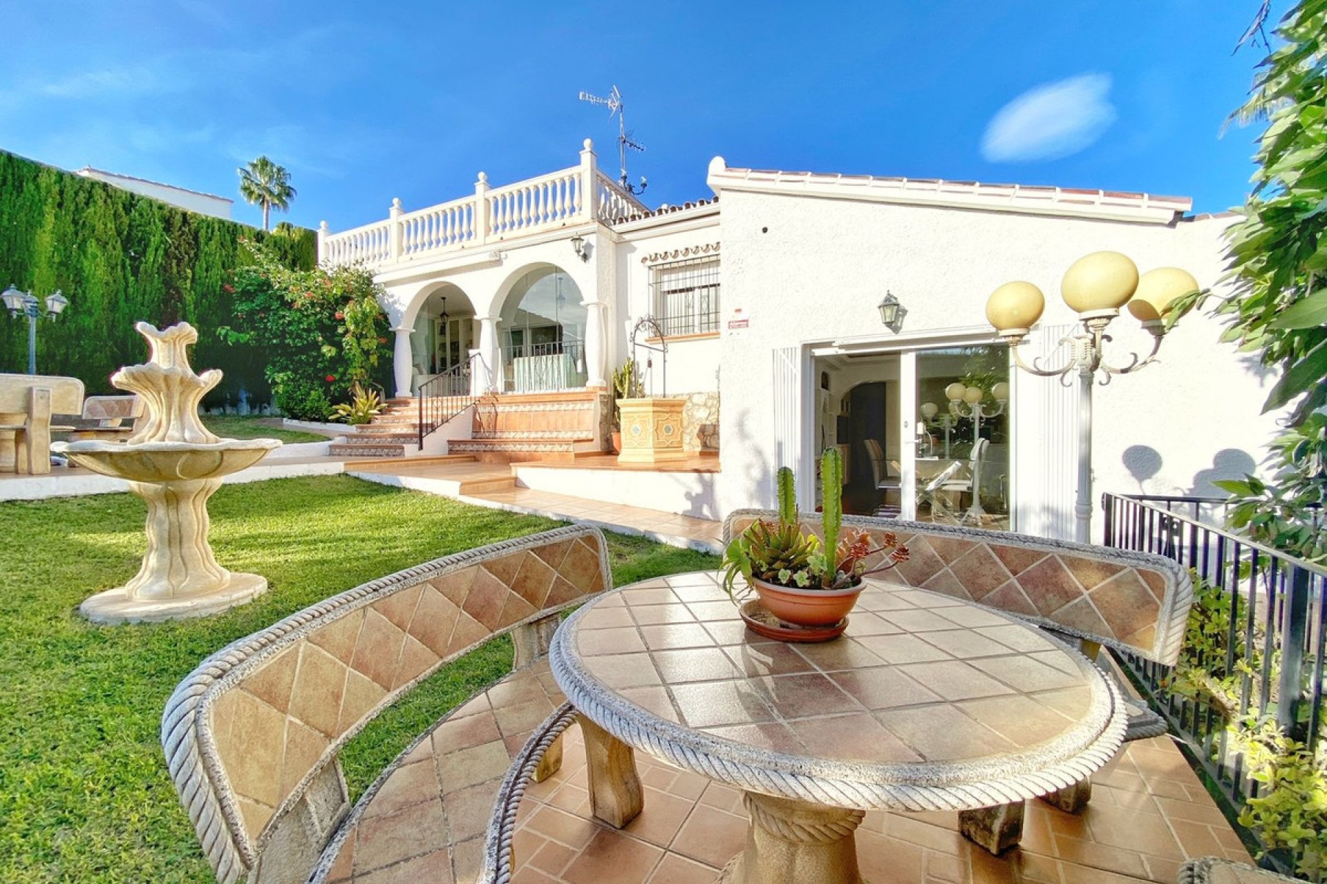 Resale - House - Detached Villa - Marbella