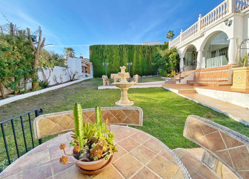 Resale - House - Detached Villa - Marbella