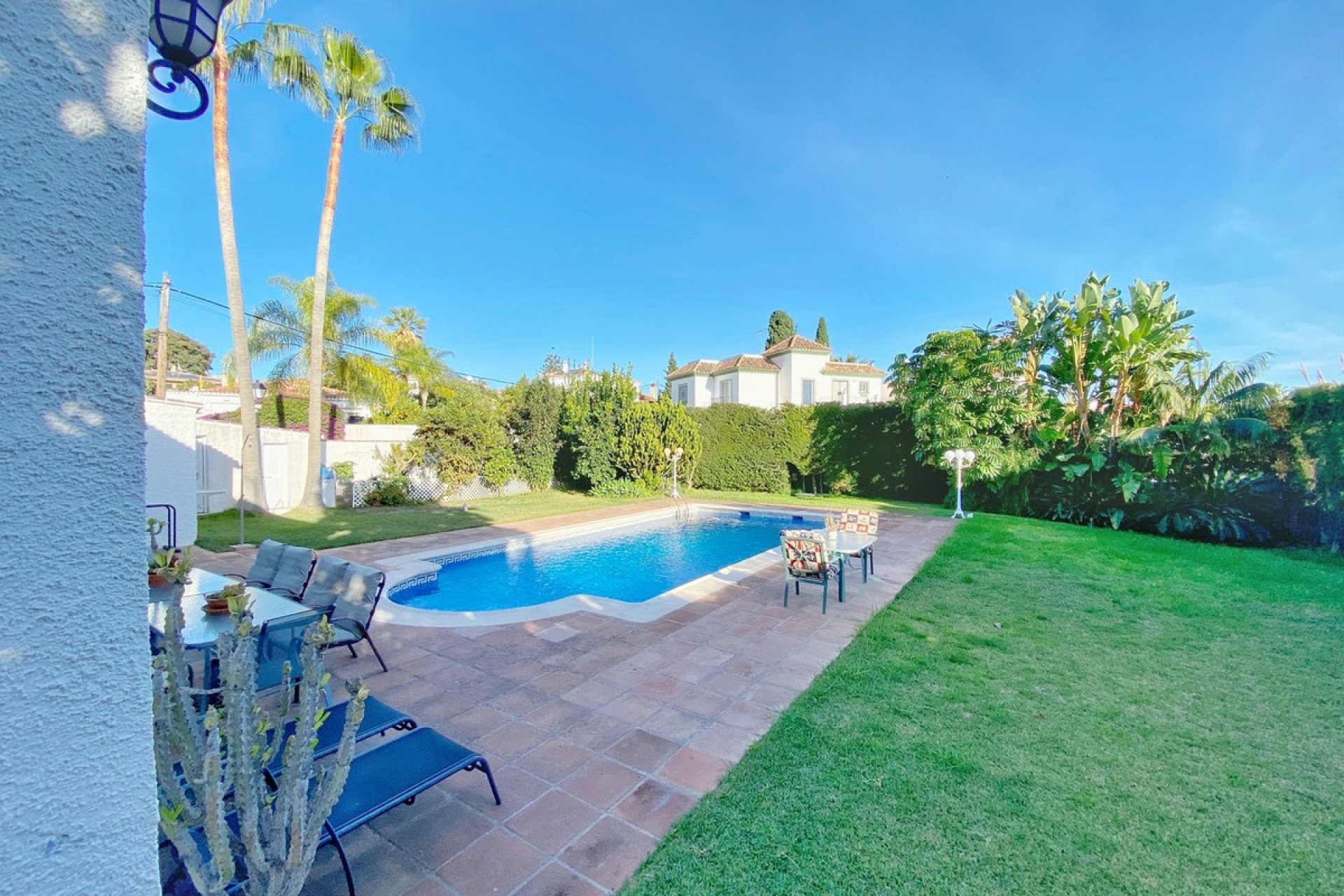 Resale - House - Detached Villa - Marbella