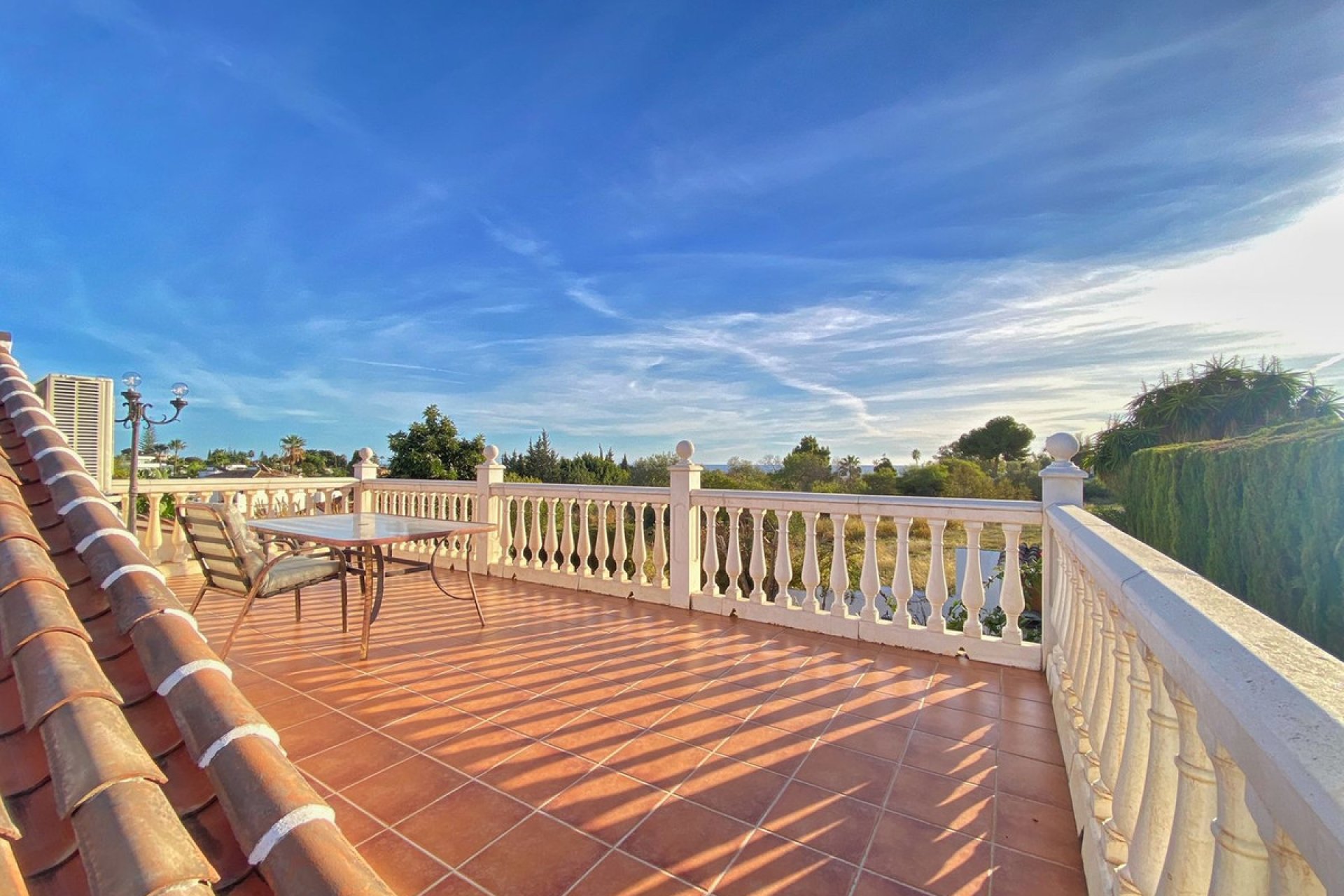 Resale - House - Detached Villa - Marbella