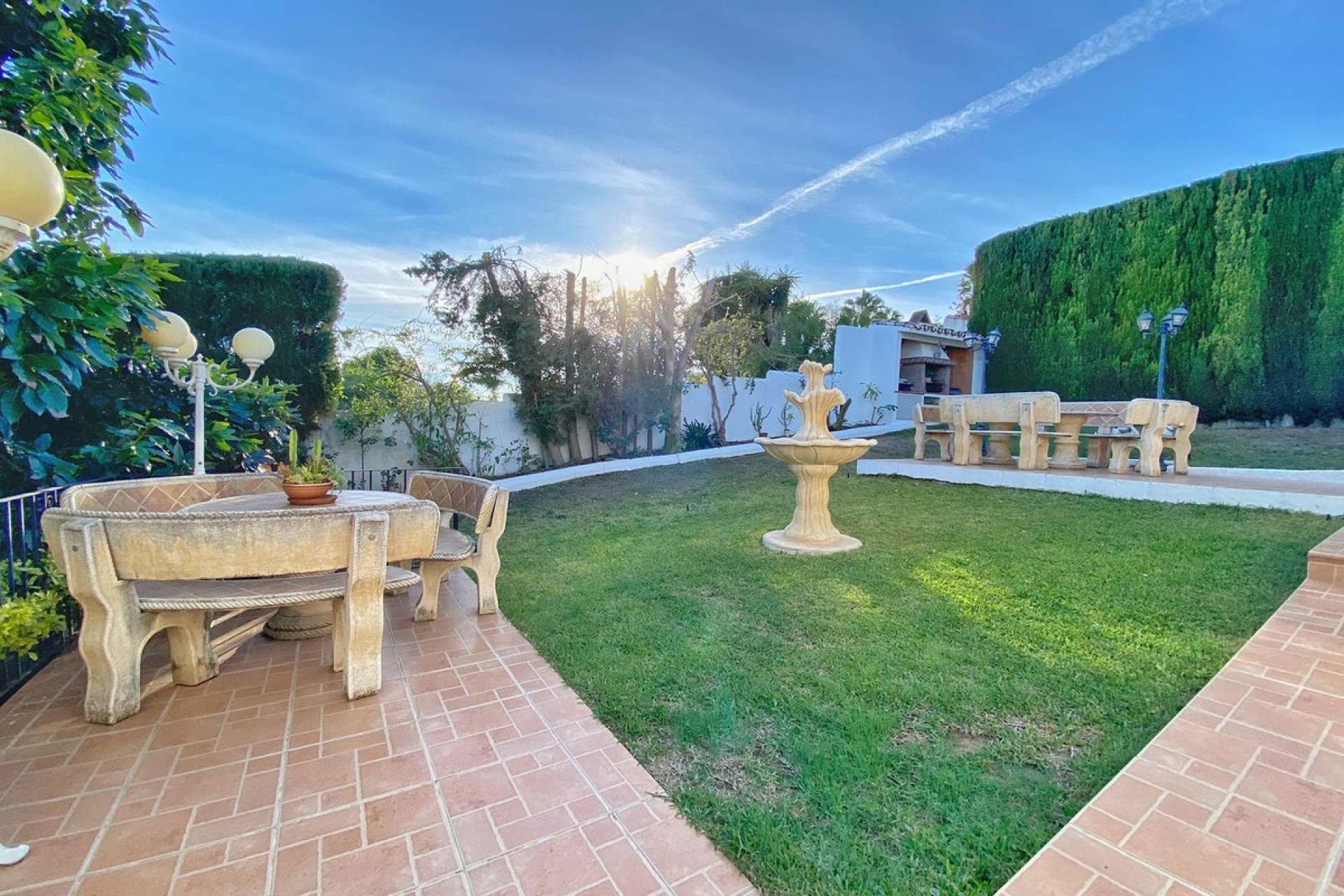 Resale - House - Detached Villa - Marbella