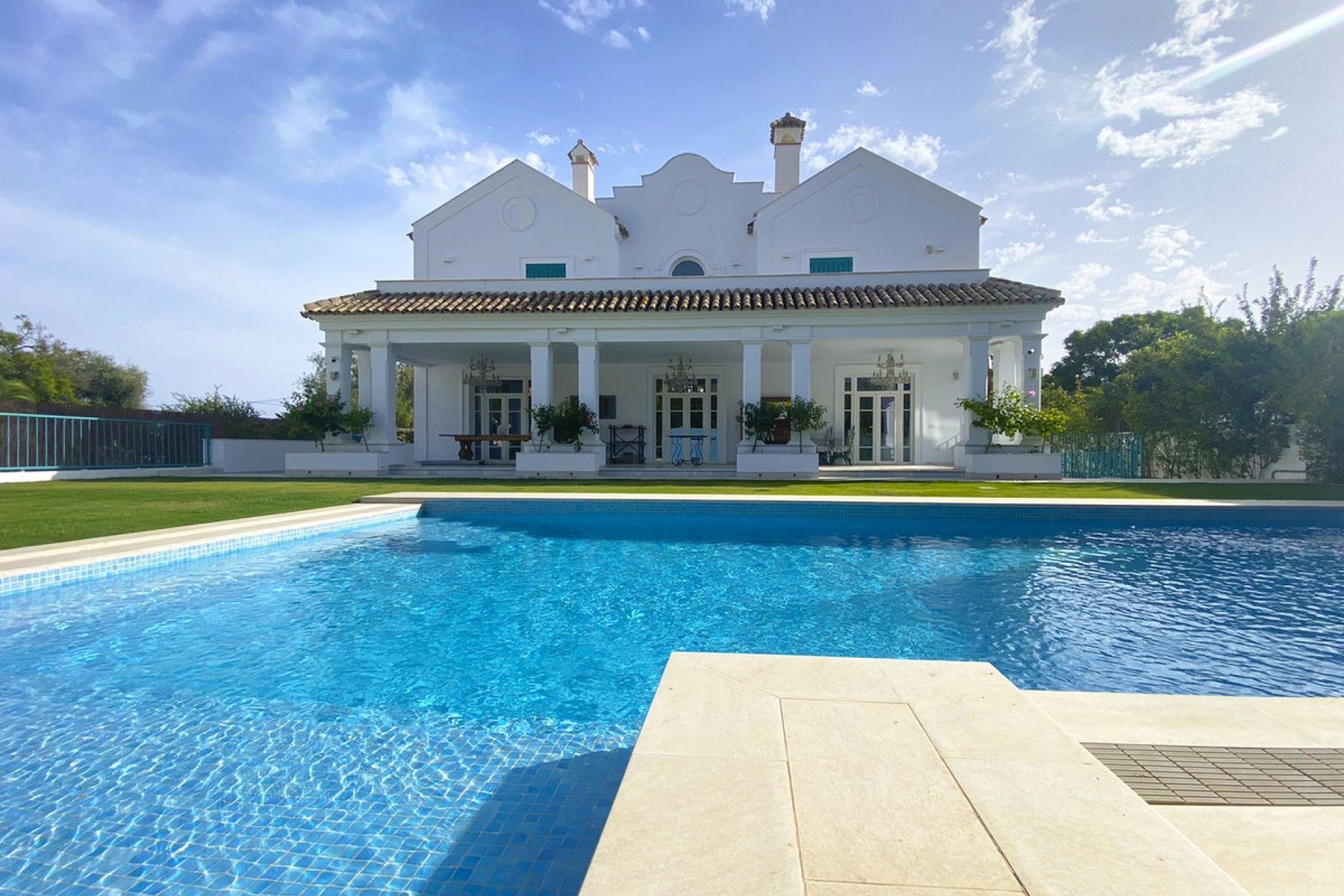 Resale - House - Detached Villa - Marbella